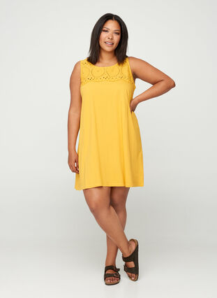 Jurk met broderie anglaise, MINERAL YELLOW, Model image number 3