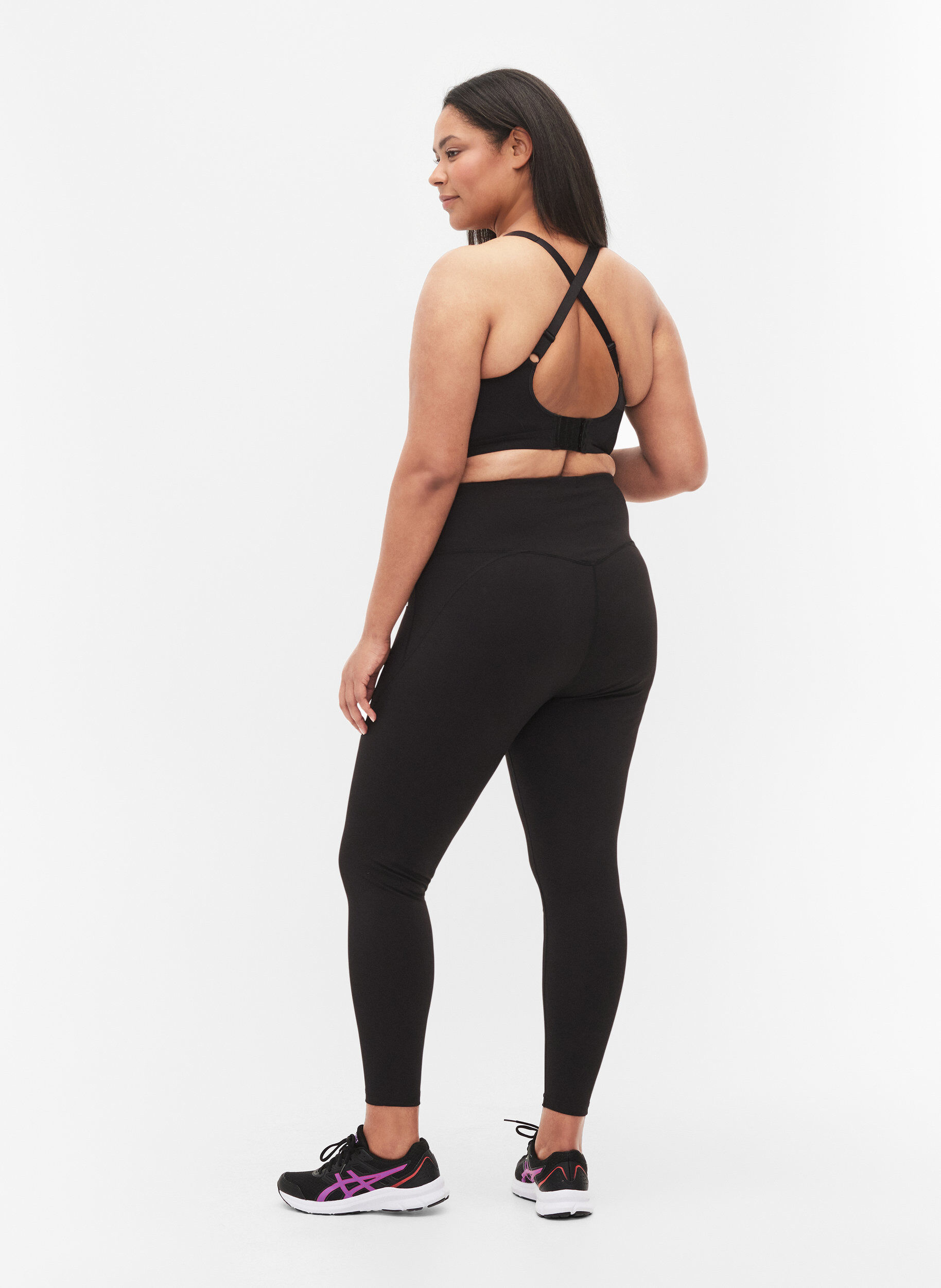 ZizziCORE, V-SHAPE DEFINE TIGHTS - Cropped trainingslegging met v-vormige achterkant, Black, Model image number 1