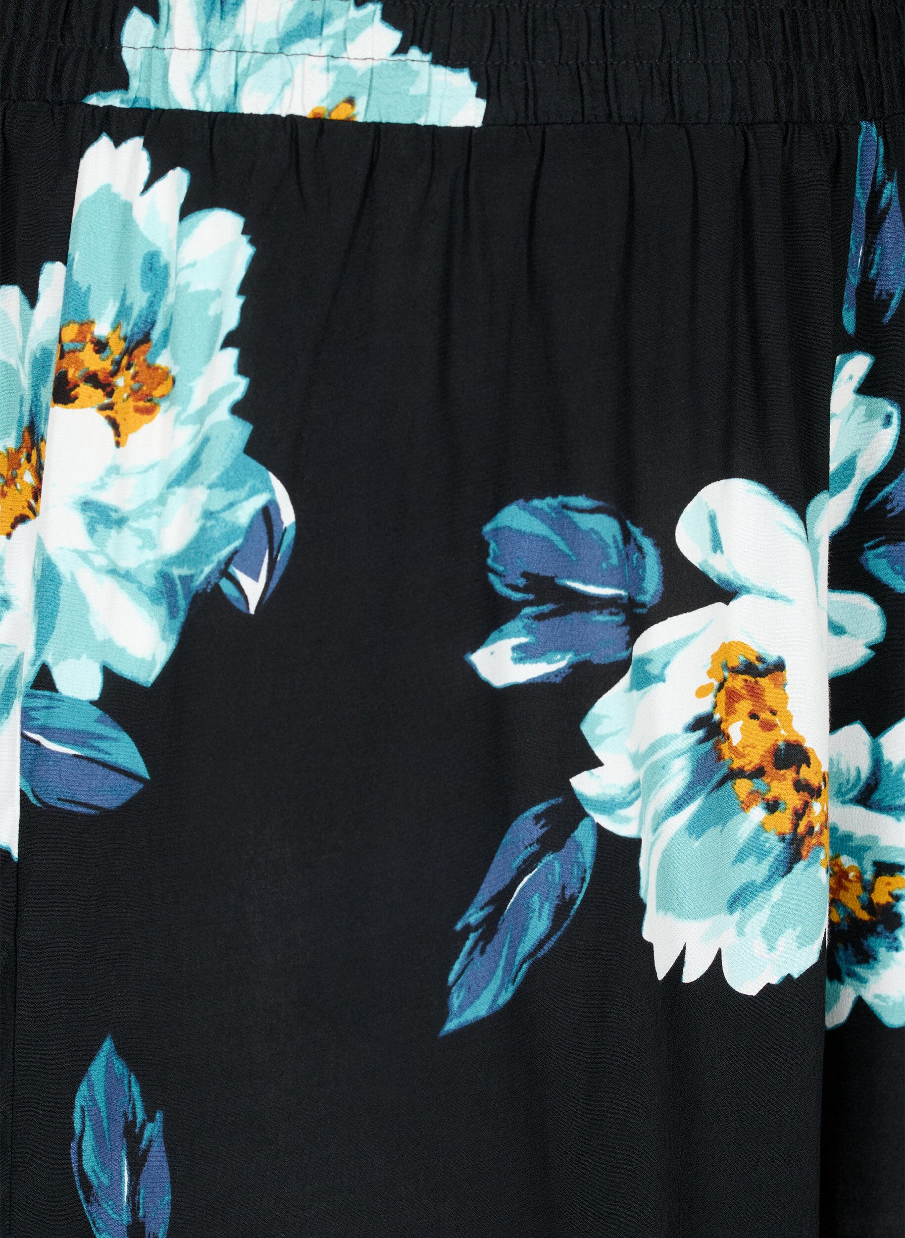 Zizzi Short ample en viscose, Black Big Flower, Packshot image number 2