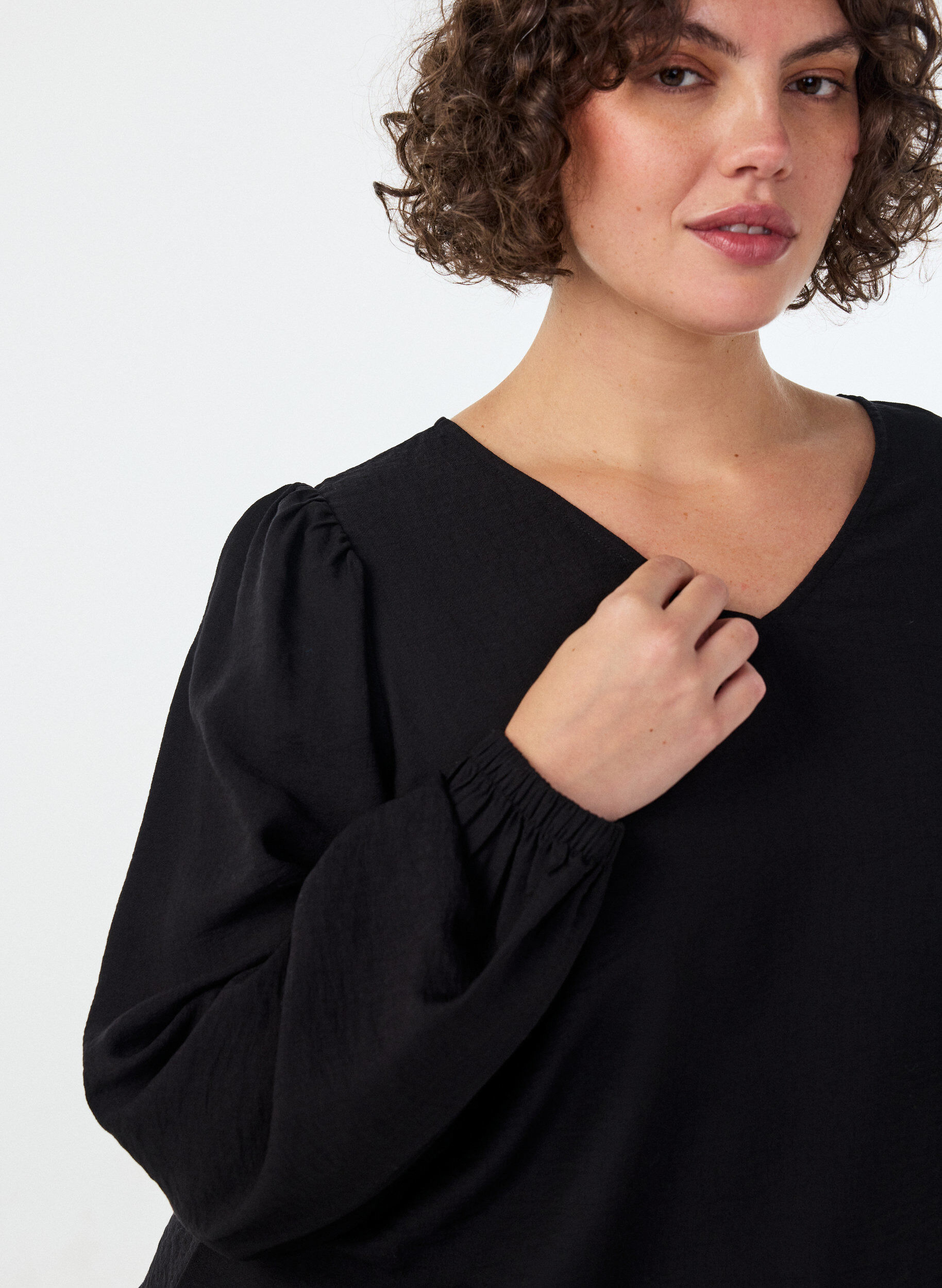 ZizziViscose blouse met V-hals en ballonvormig silhouet, Zwart, Model image number 3