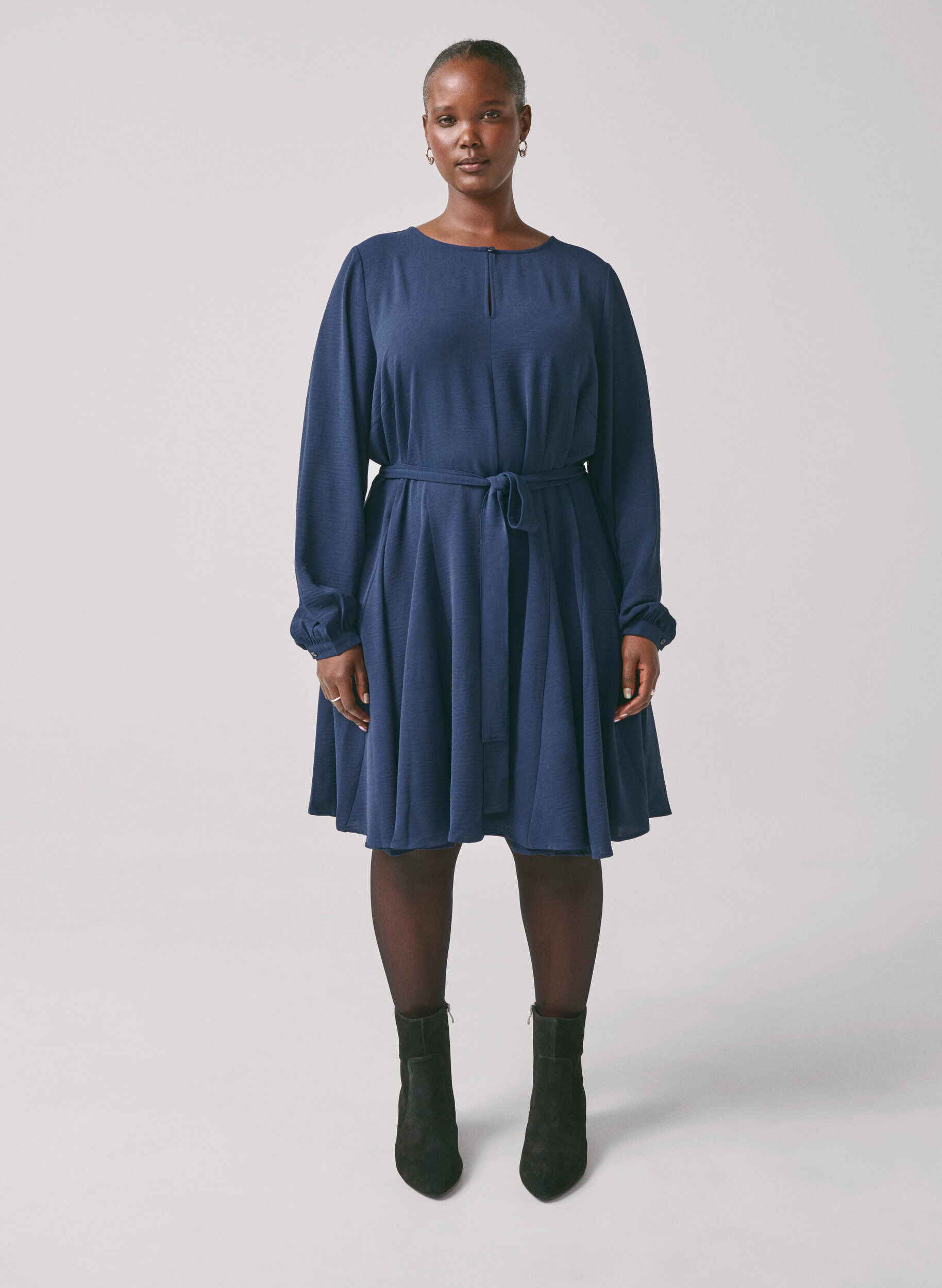 Zizzi Robe &agrave; manches longues avec ceinture &agrave; nouer, Navy Blazer, Image image number 1