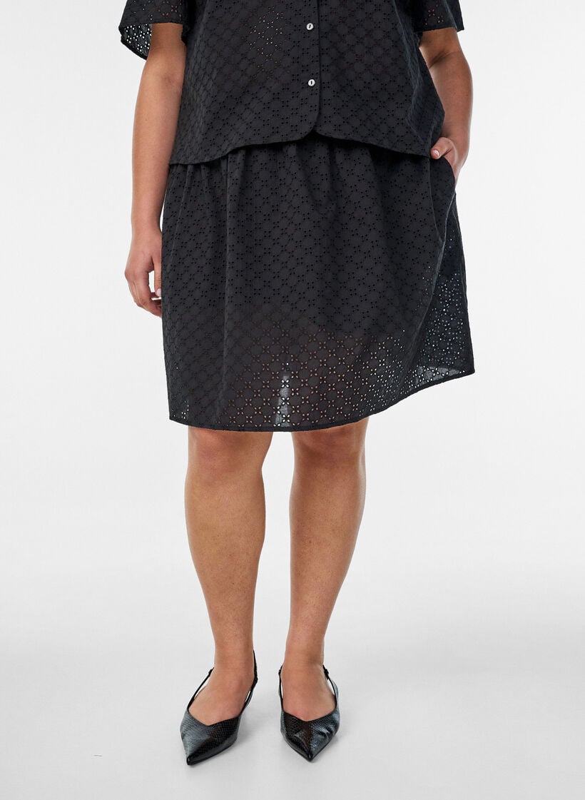 Jupe courte en broderie anglaise avec ceinture &eacute;lastique, Noir, Model image number 2