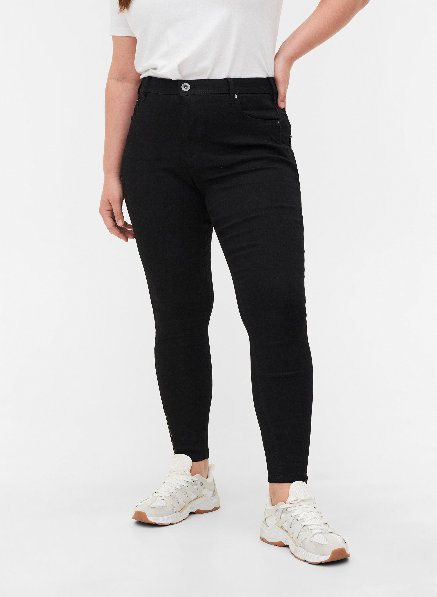 ZizziCropped Amy jeans met rits, Zwart, Model image number 3