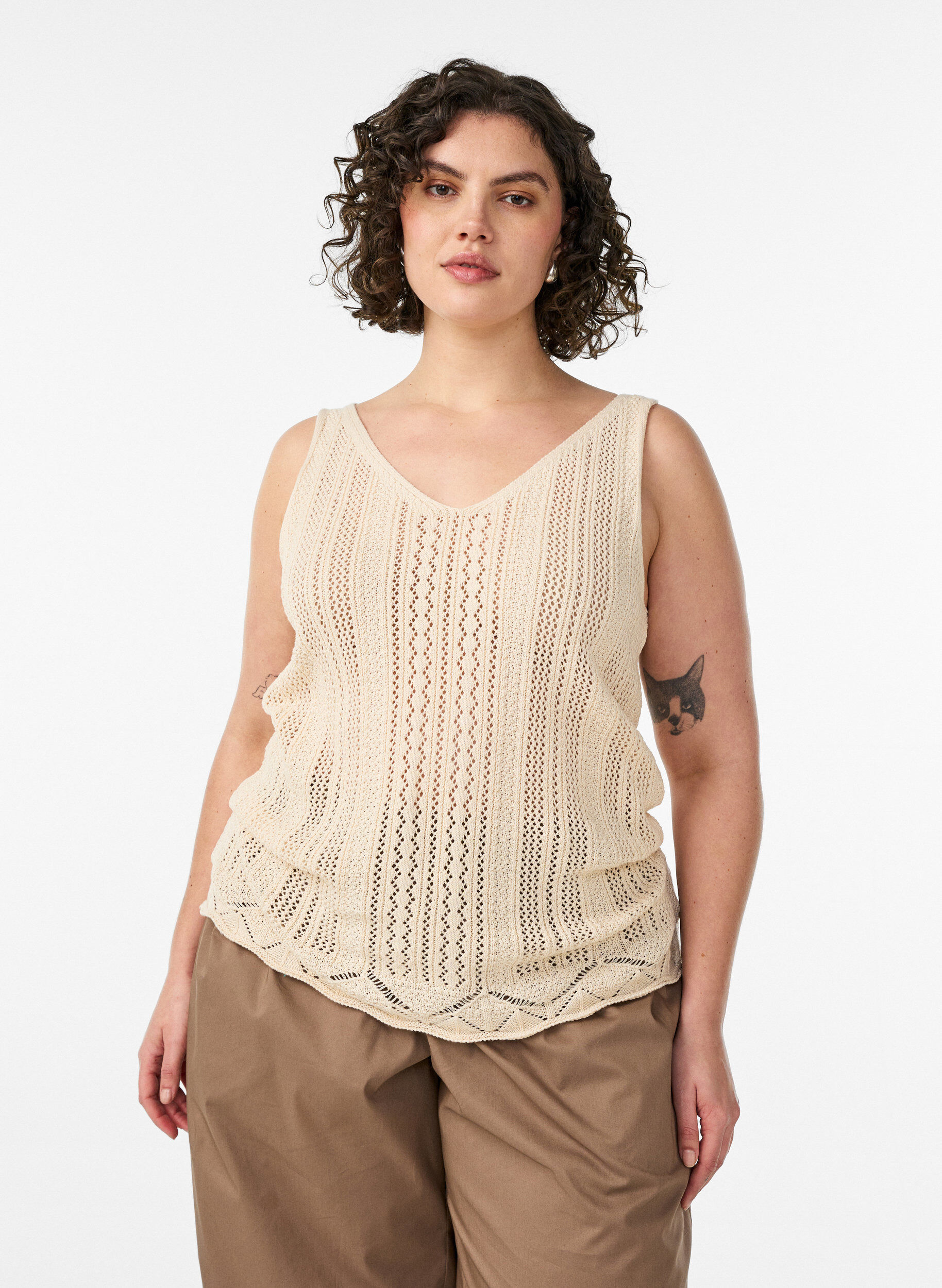 ZizziGebreide top met broderie ajour en V-hals, Beige, Model image number 0