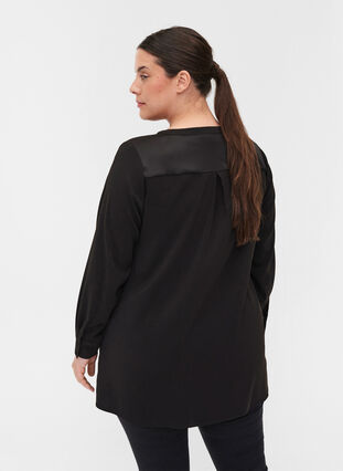 Lange blouse in effen kleur met borstzak, Black, Model image number 1