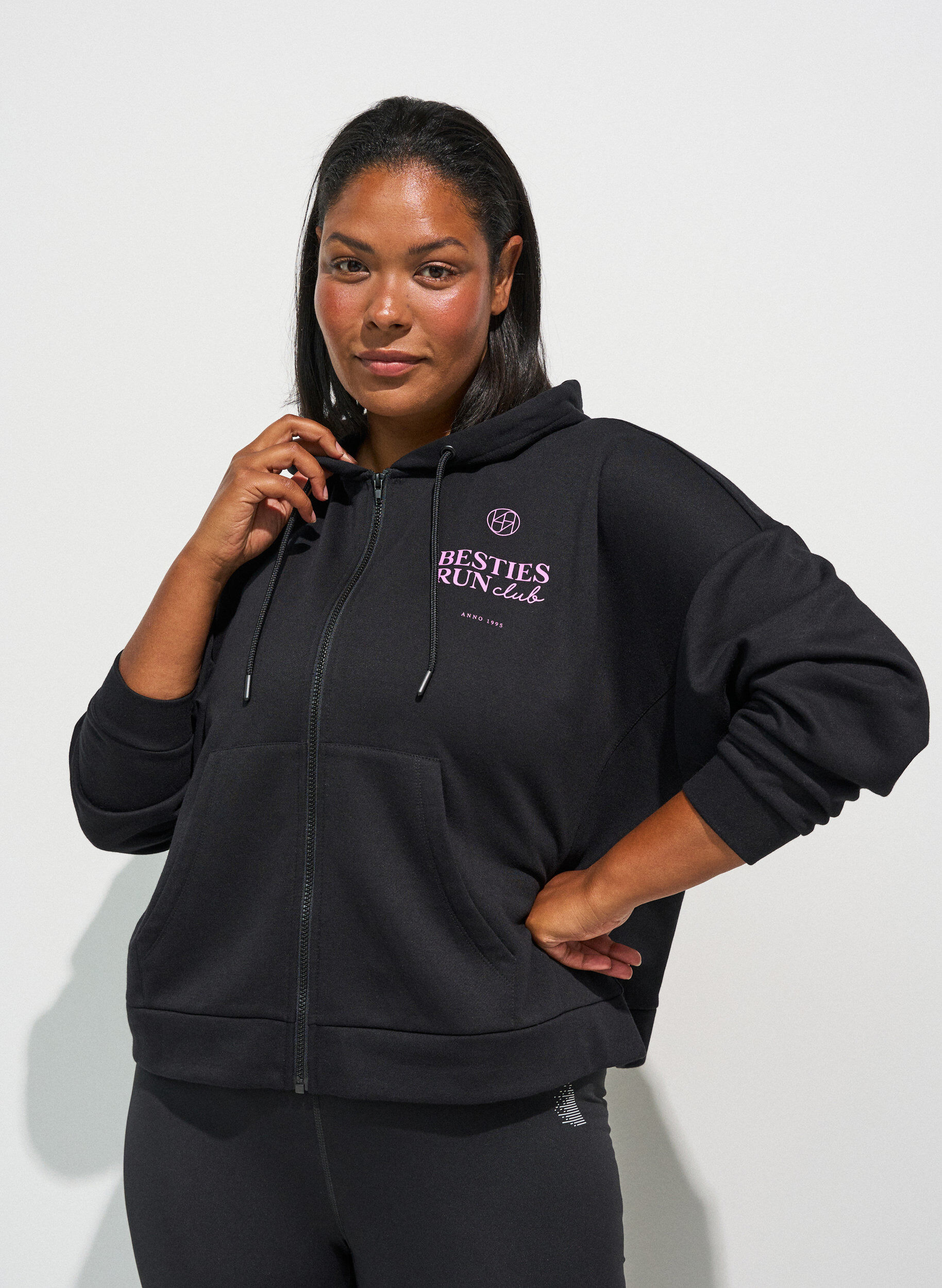 Hoodie met ritssluiting en borstprint, Zwart, Model