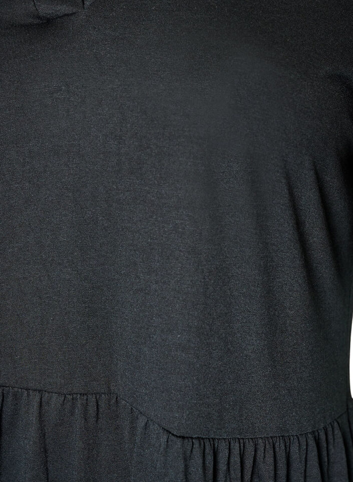 Robe en jersey avec d&eacute;tails en dentelle et jupe superpos&eacute;e, Noir, Packshot image number 2