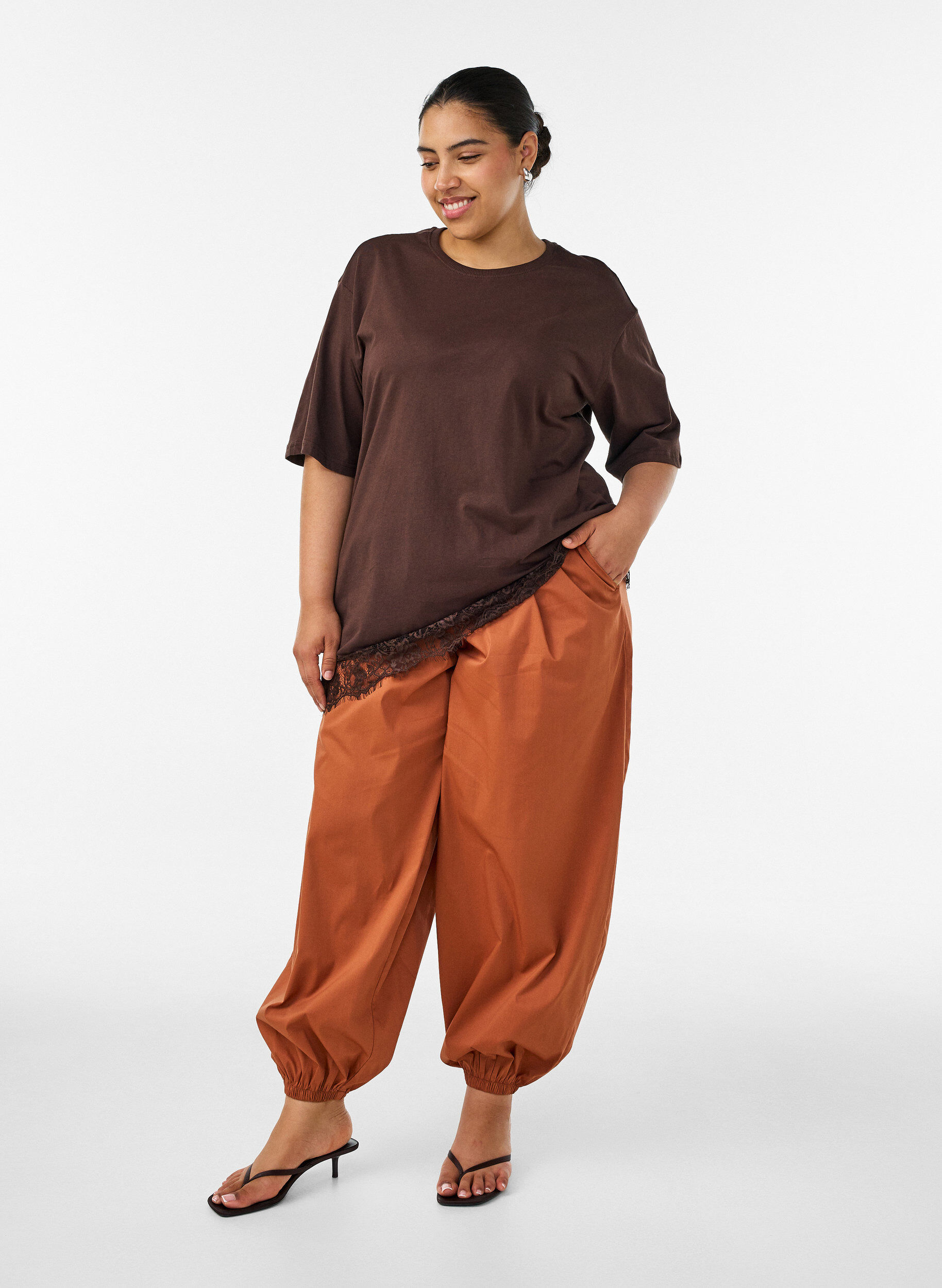 ZizziPantalon ballon avec poches et ceinture &eacute;lastique, Camel, Model image number 0