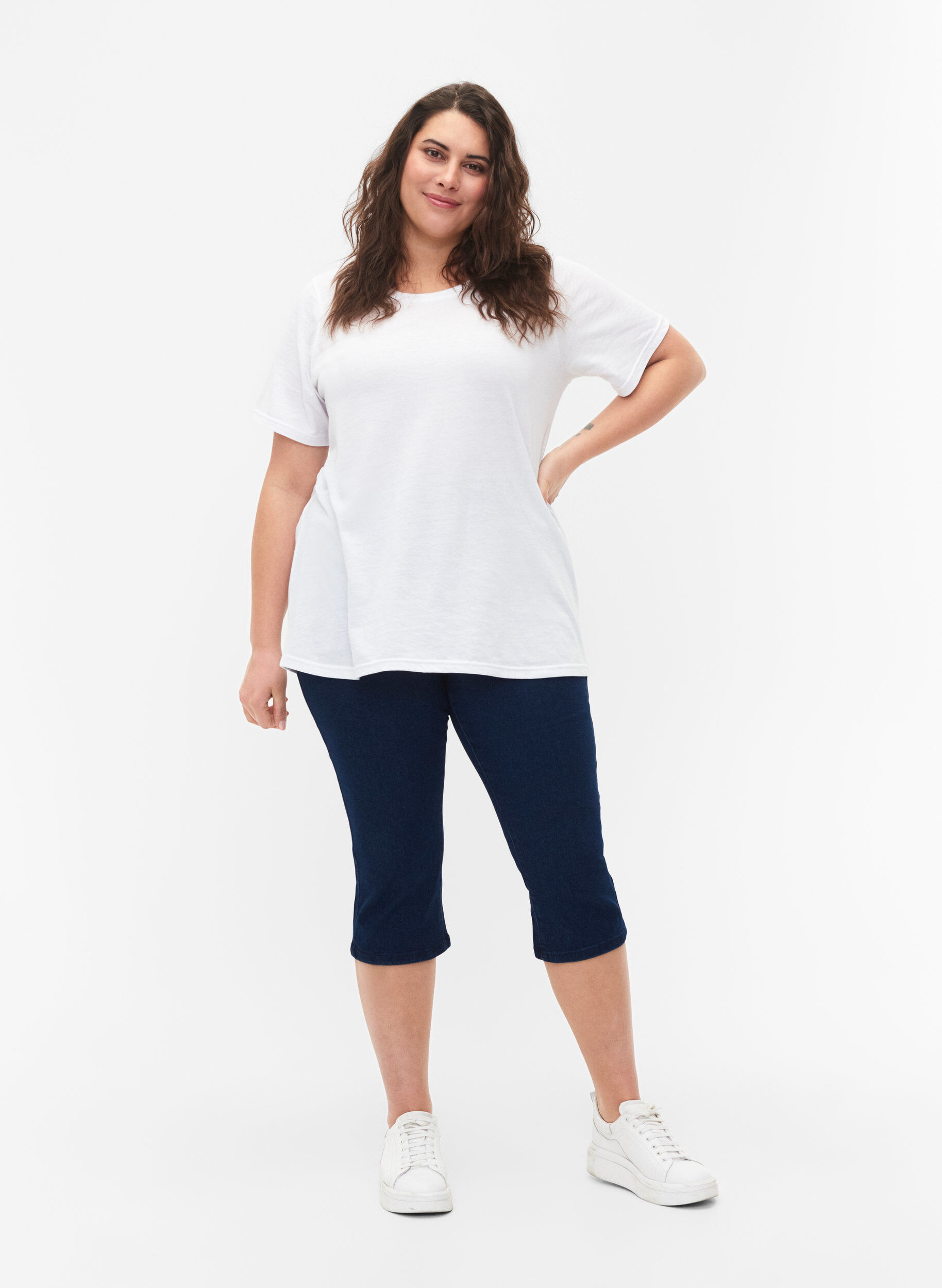 FLASH - Pantalon capri en denim &agrave; taille haute et coupe ajust&eacute;e, Bleu, Model