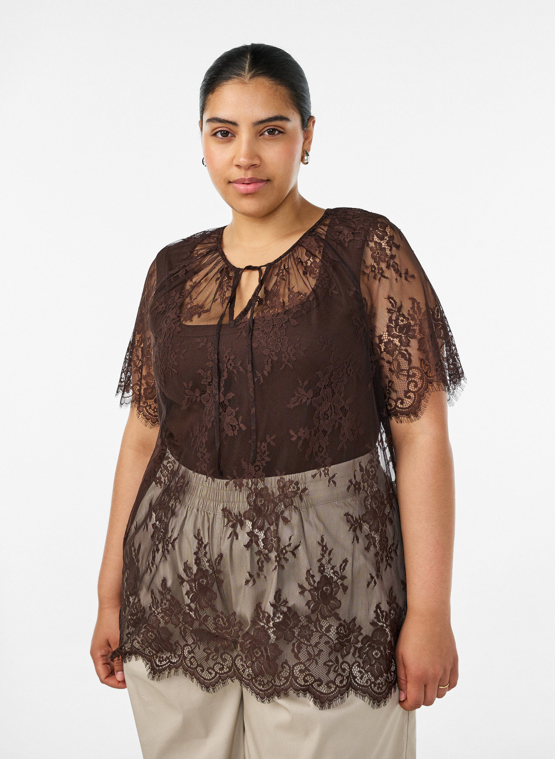 ZizziKorte mouwen kanten blouse met striksluiting, Bruin, Model image number 0