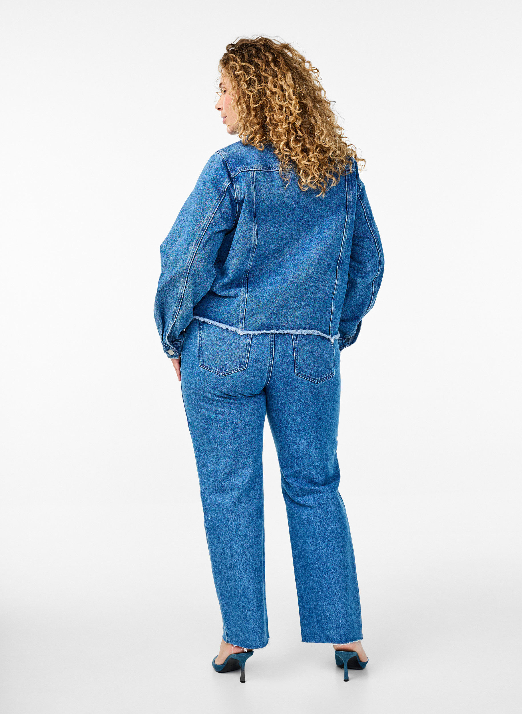 Zizzi Jeans Gemma taille haute avec strass, Bleu, Model image number 1