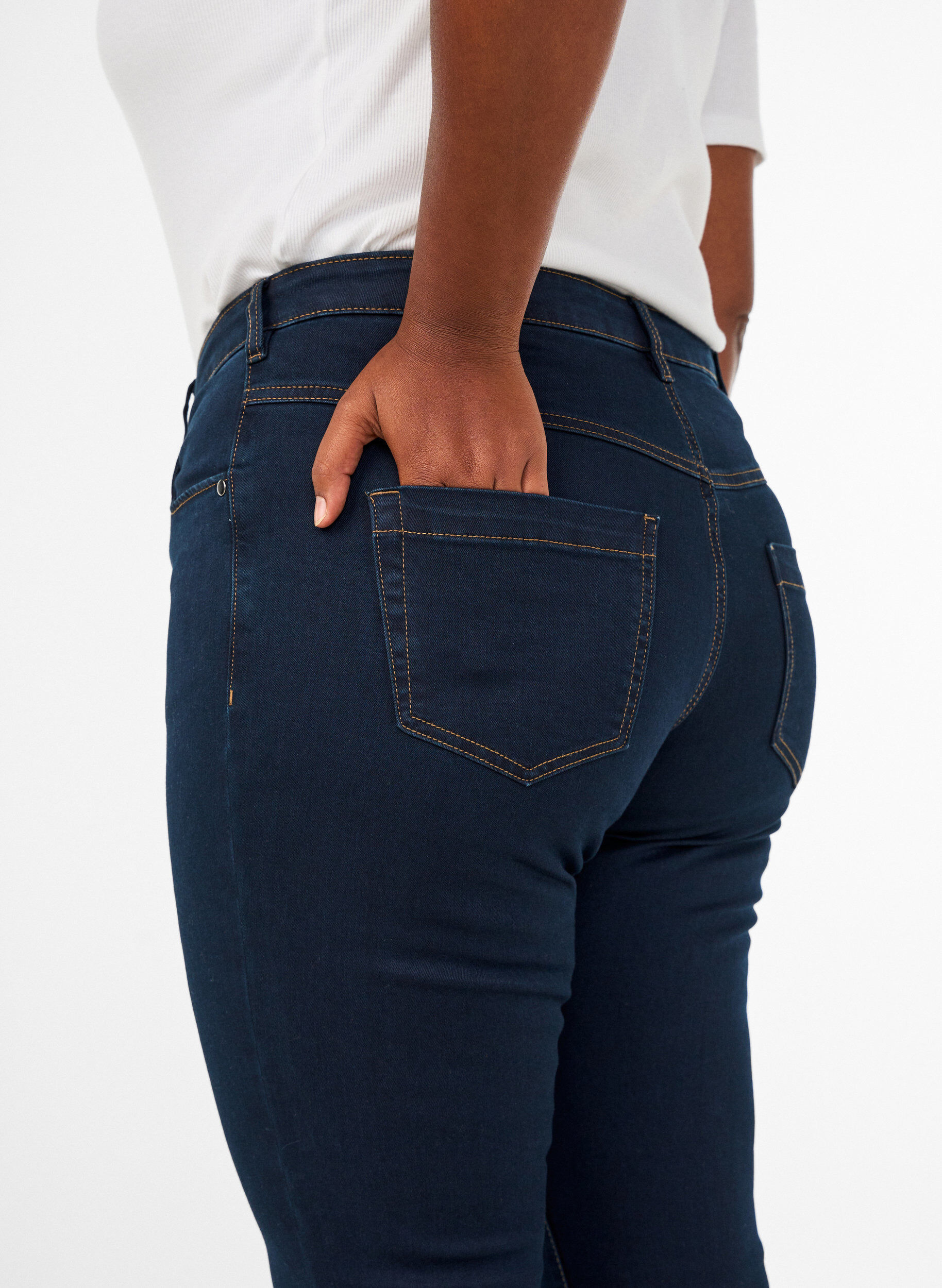 ZizziJeans Emily Slim fit &agrave; taille r&eacute;guli&egrave;re, Bleu, Model image number 4