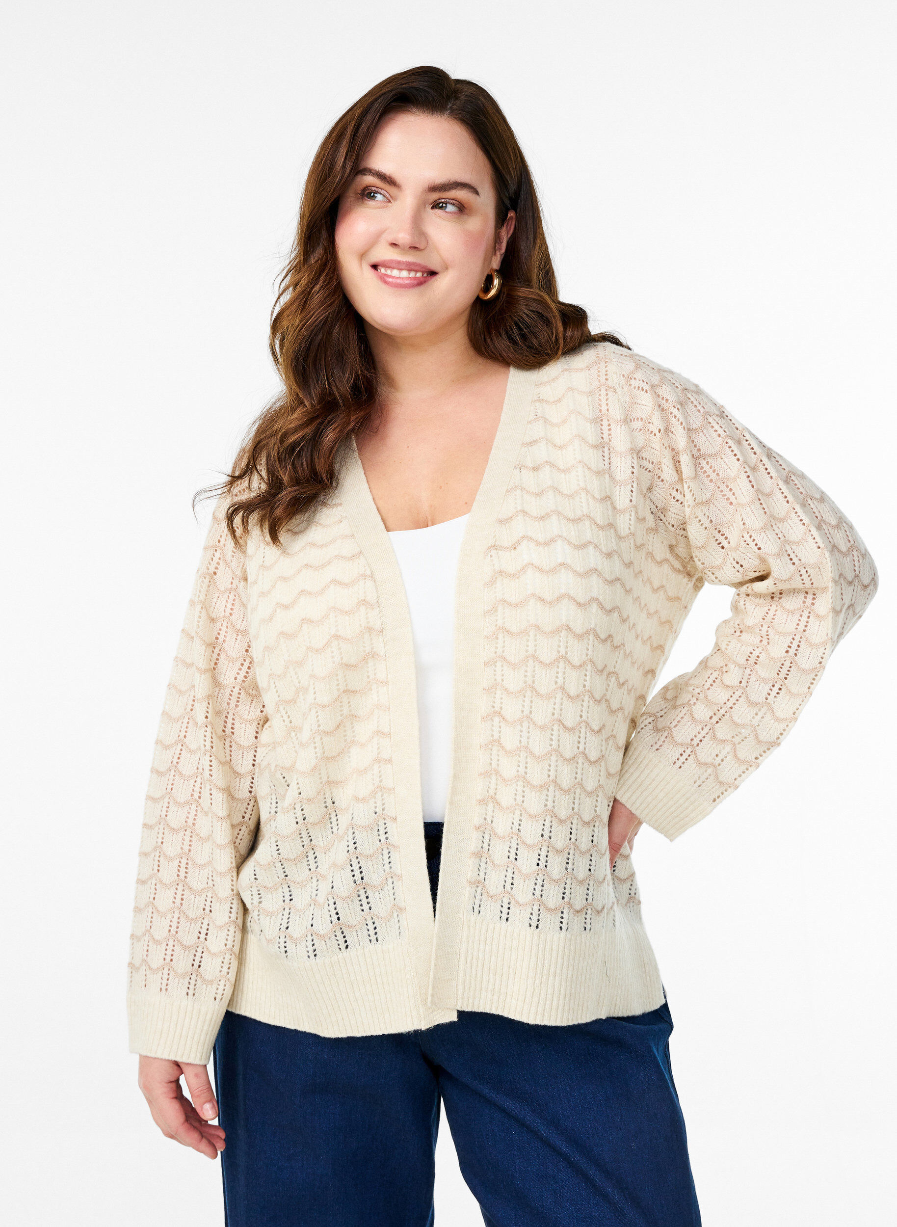 ZizziGebreide cardigan met een opengewerkt patroon en golvende lijnen, Birch w. Simply T., Model image number 0