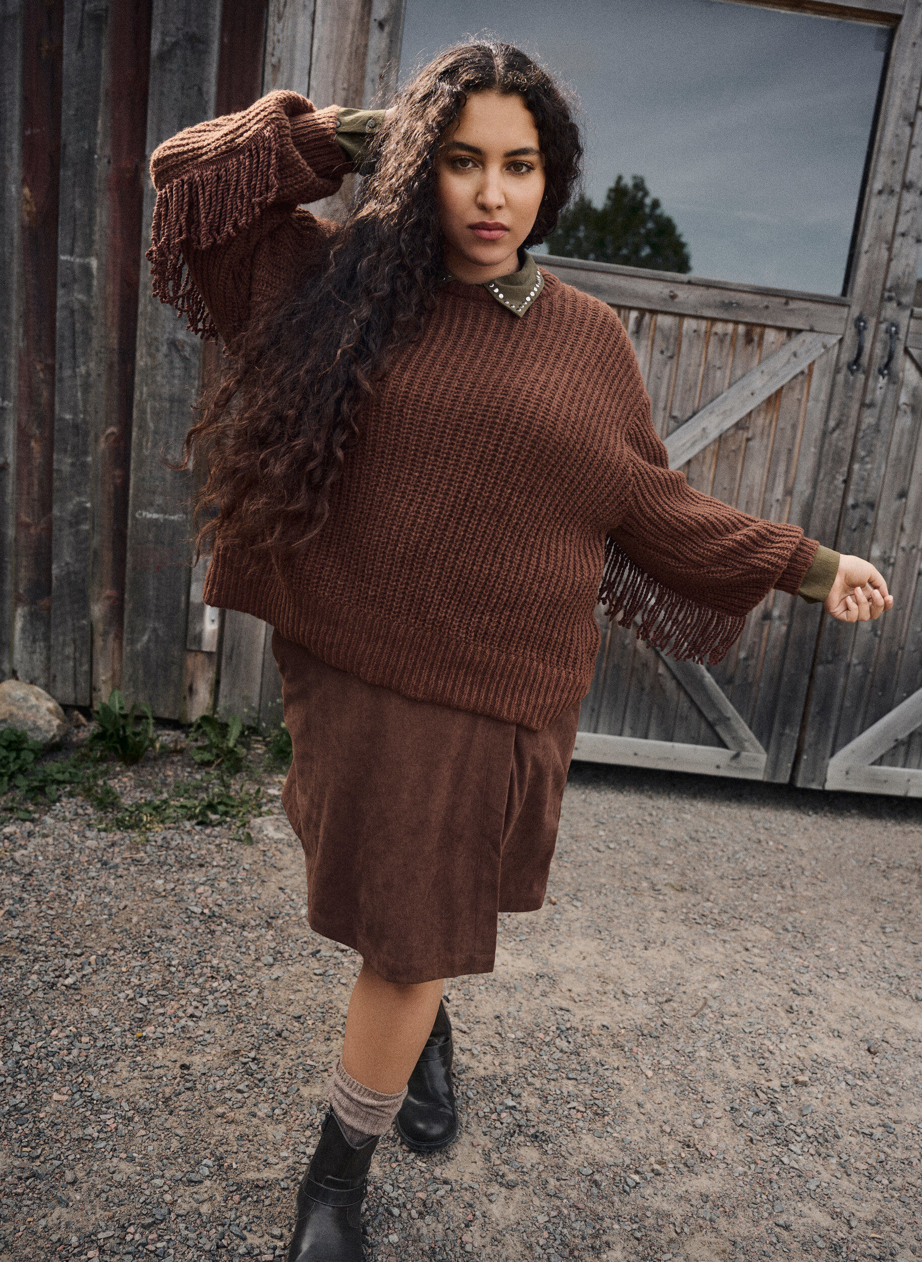 Zizzi Pull en maille avec franges dans le dos, Marron, Image image number 0