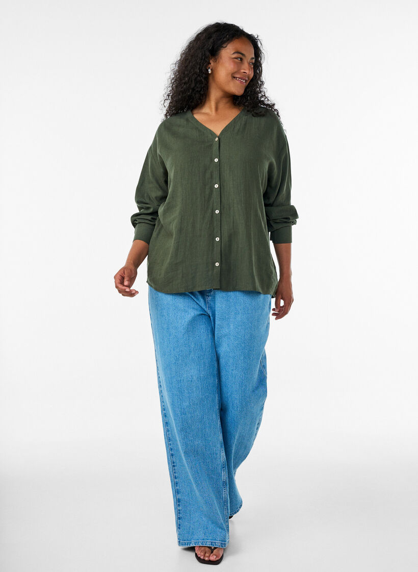 Blouse en lin et viscose avec col en V, Vert, Model image number 1