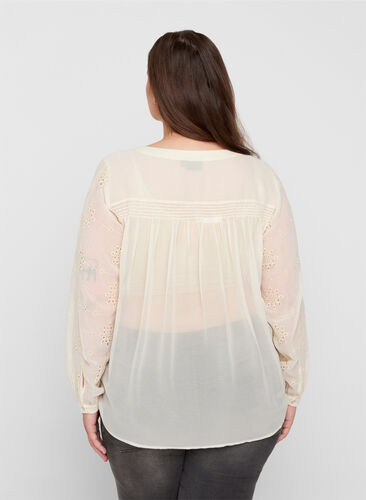 Blouse avec boutons et broderie anglaise, Beige as sample, Model image number 1