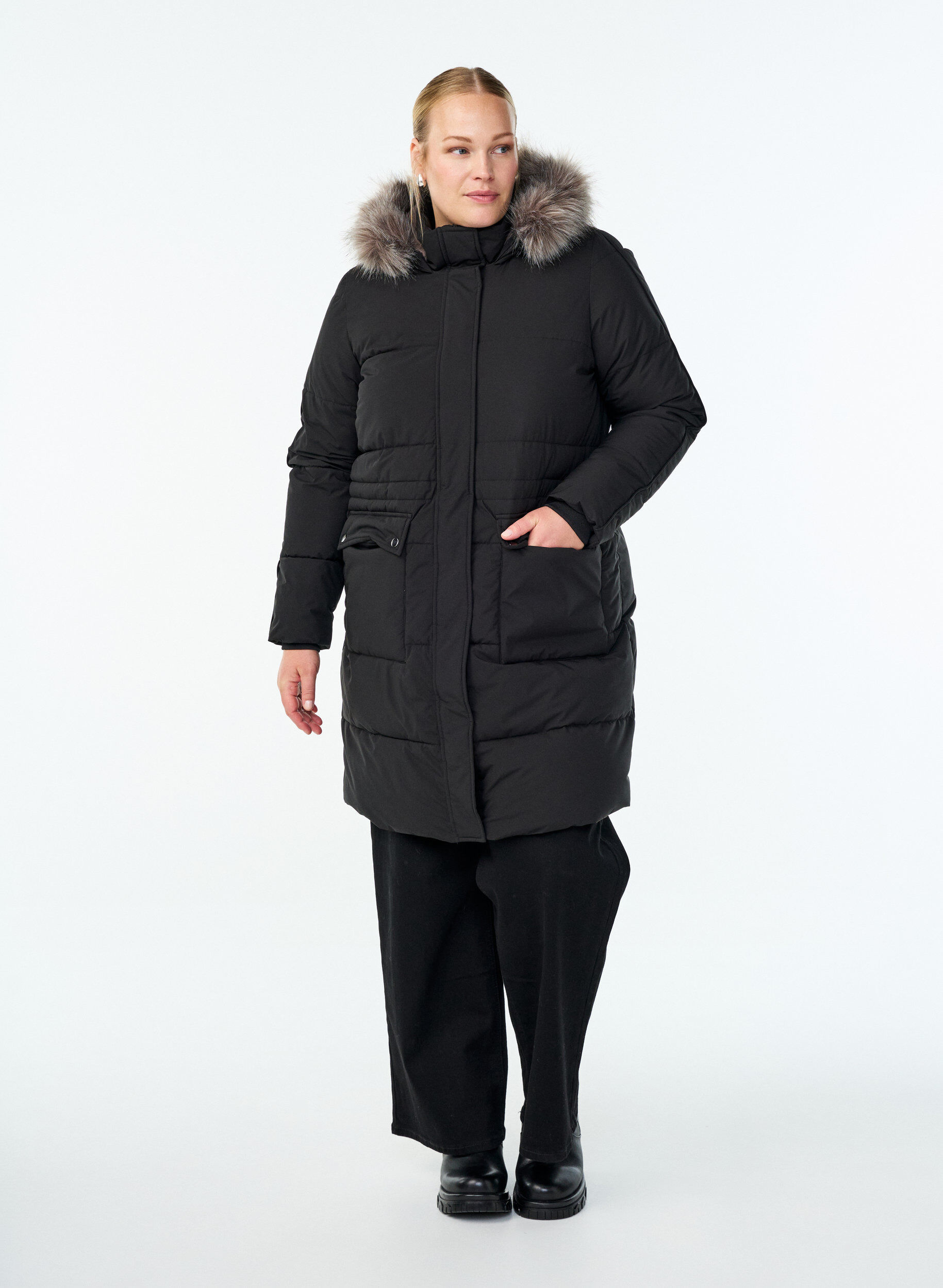 Zizzi Parka d&eacute;perlante avec col en fausse fourrure, Noir, Model image number 1