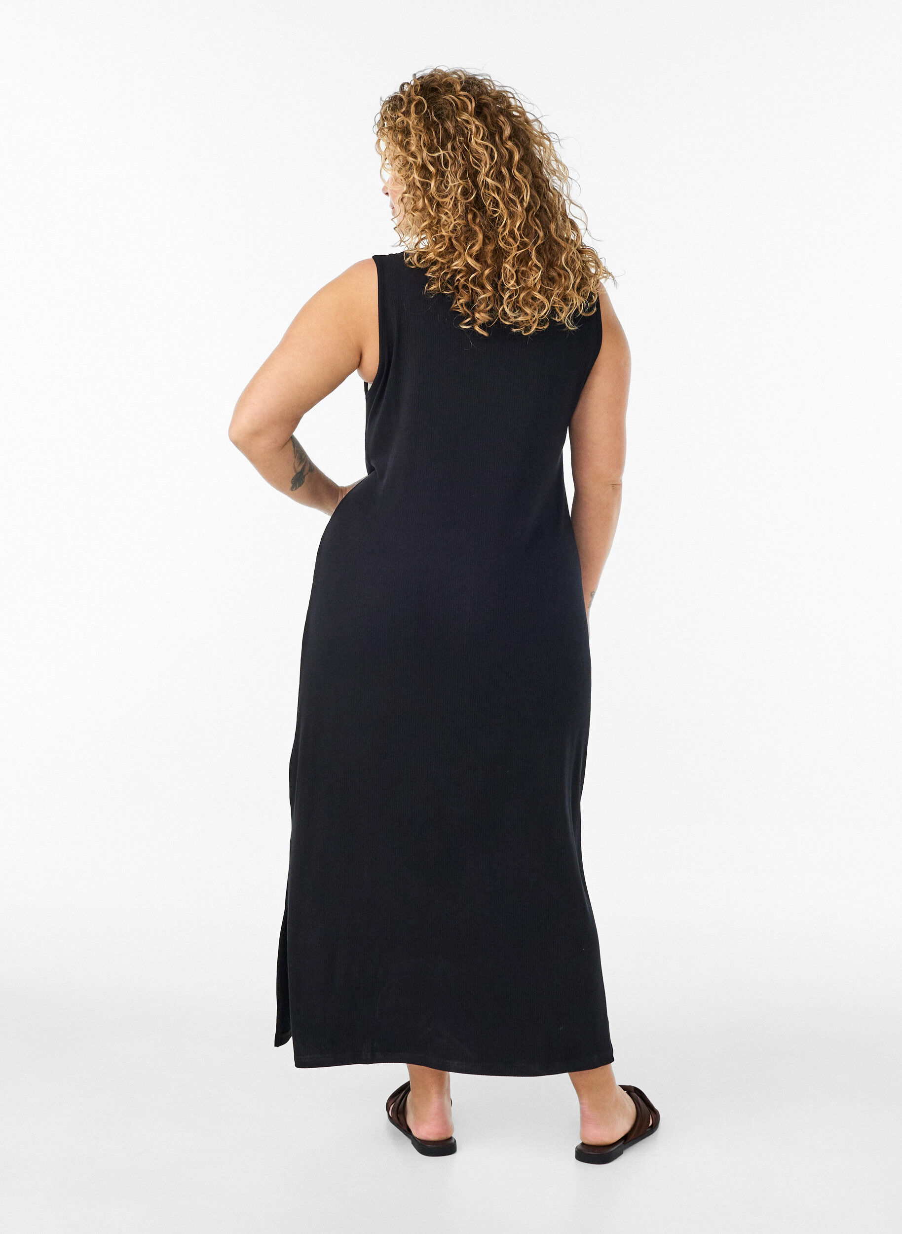 ZizziRobe c&ocirc;tel&eacute;e sans manches en viscose, Noir, Model image number 1