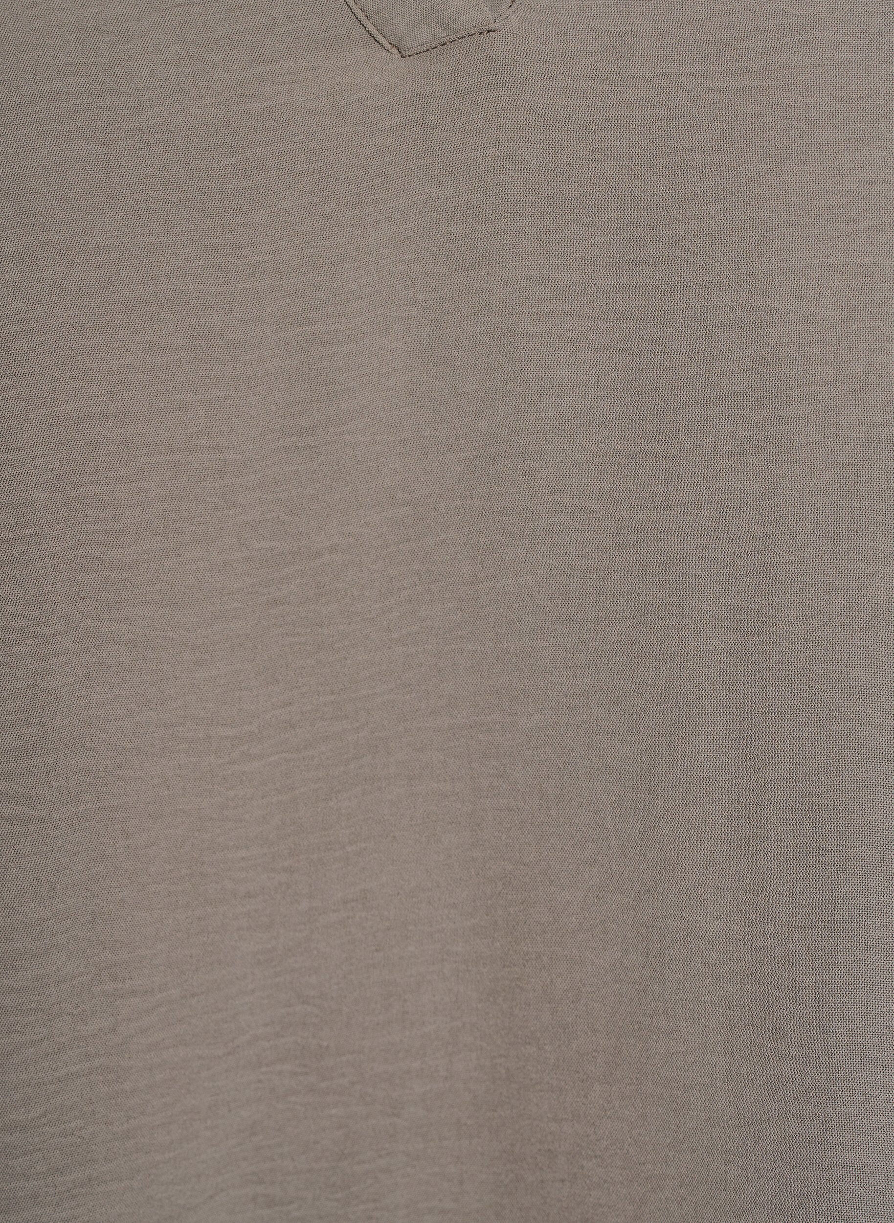 Zizzi Blouse avec poignets smock&eacute;s et col en V, Beige, Packshot image number 2