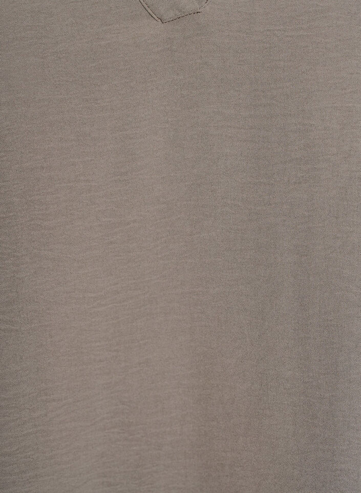 Blouse avec poignets smock&eacute;s et col en V, Beige, Packshot image number 2