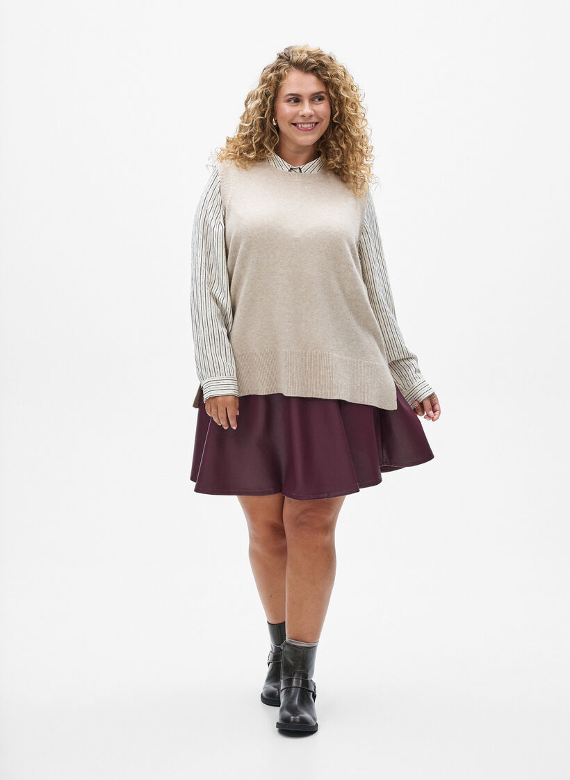 Gilet tricot&eacute; avec bords c&ocirc;tel&eacute;s, Beige, Model image number 1