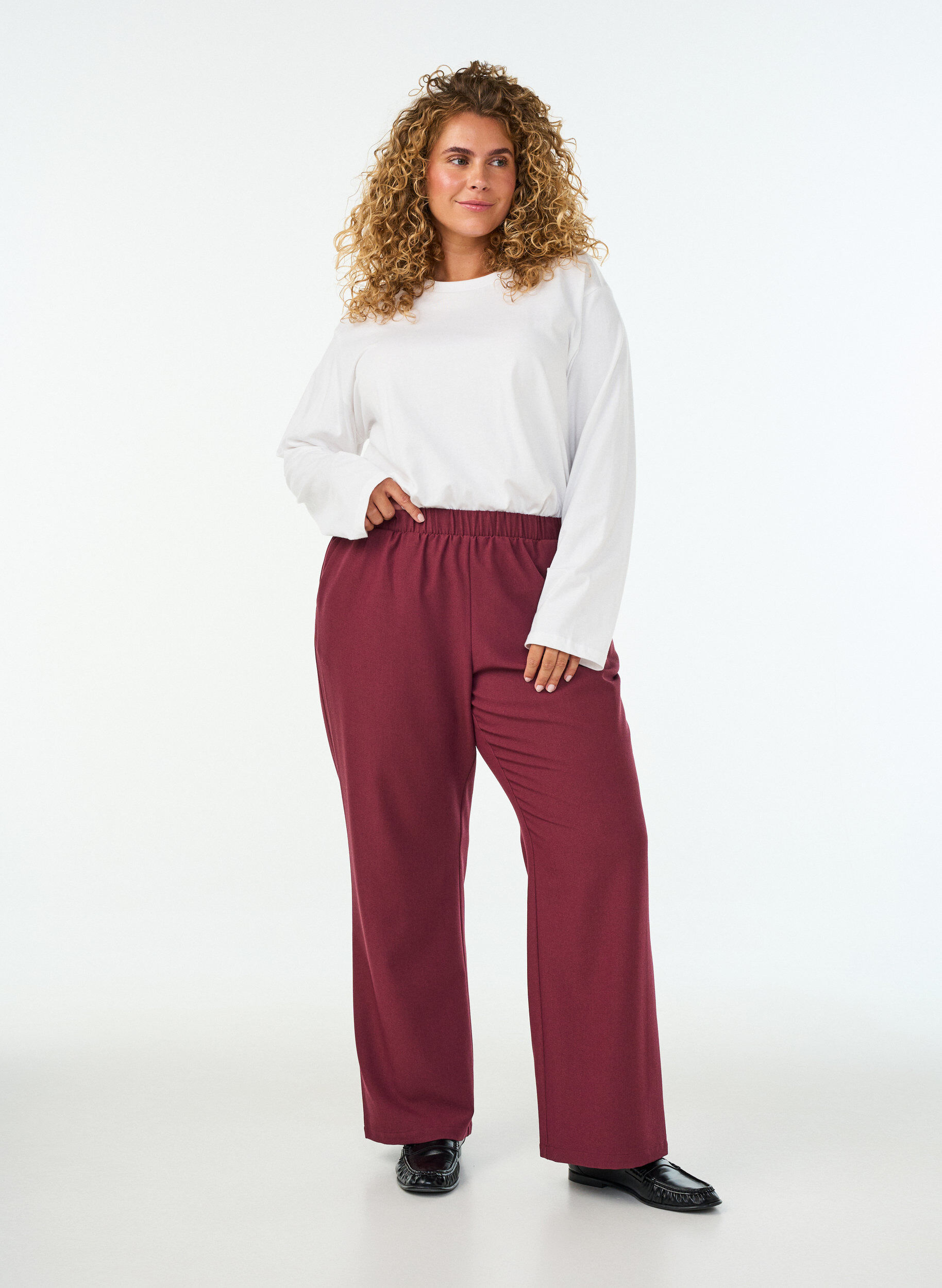 ZizziPantalon &eacute;vas&eacute; avec taille &eacute;lastiqu&eacute;e, Bordeaux, Model image number 0