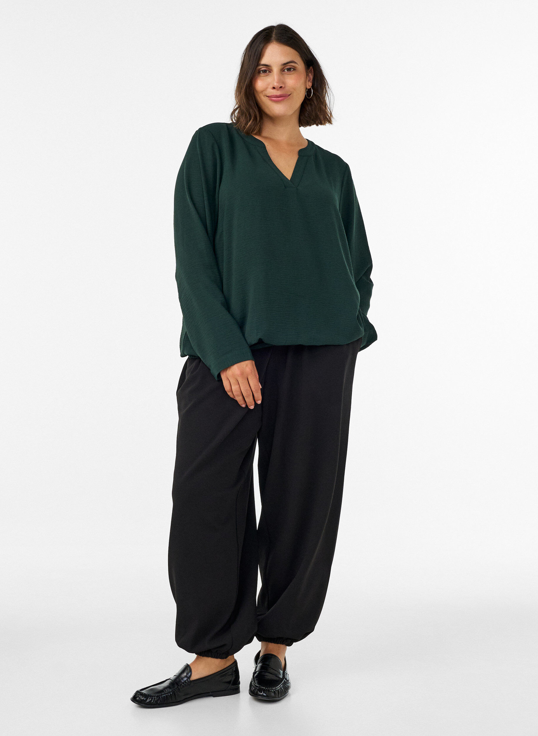 ZizziBlouse &agrave; la silhouette ballon avec col en V, Vert fonc&eacute;, Model image number 1