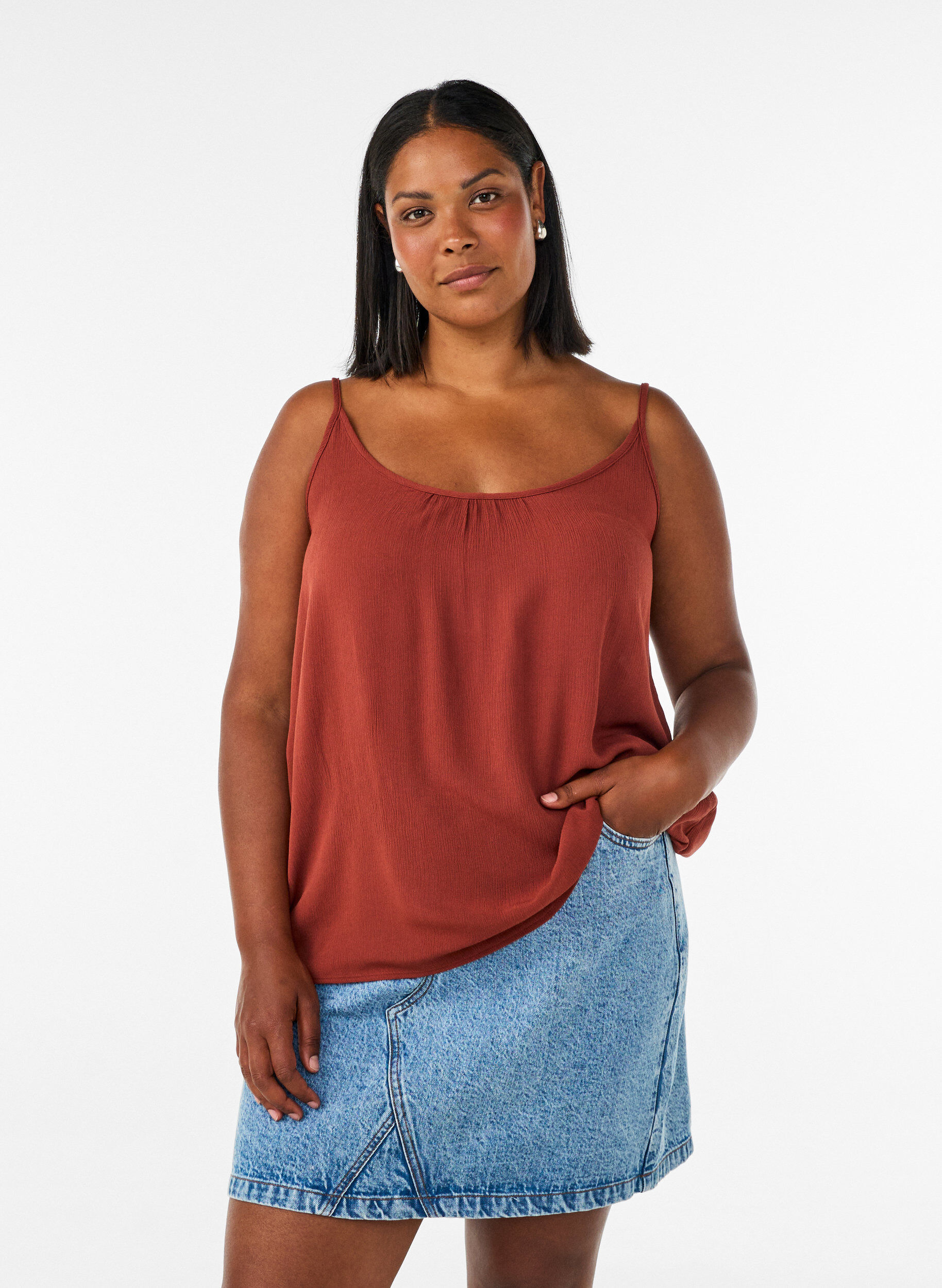 Top &agrave; bretelles en viscose, Bordeaux, Model