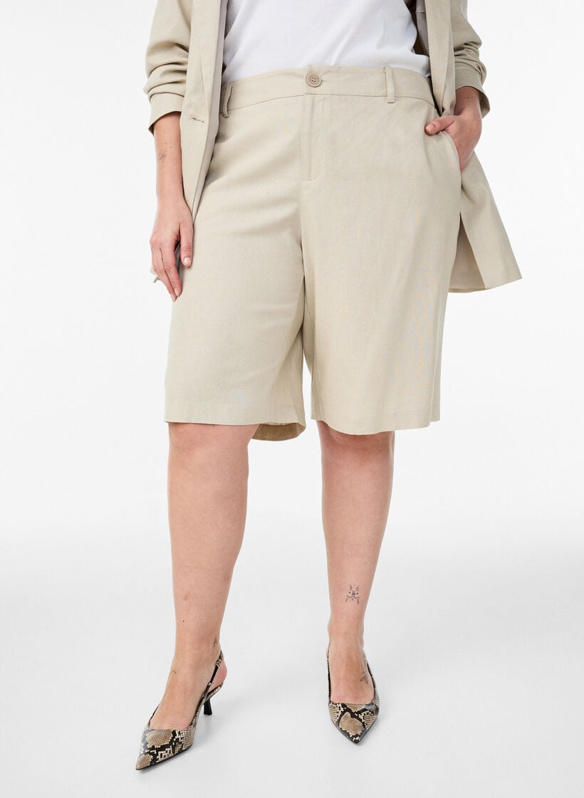 Bermuda shorts met hoge taille in linnen en viscose, Beige, Model image number 3