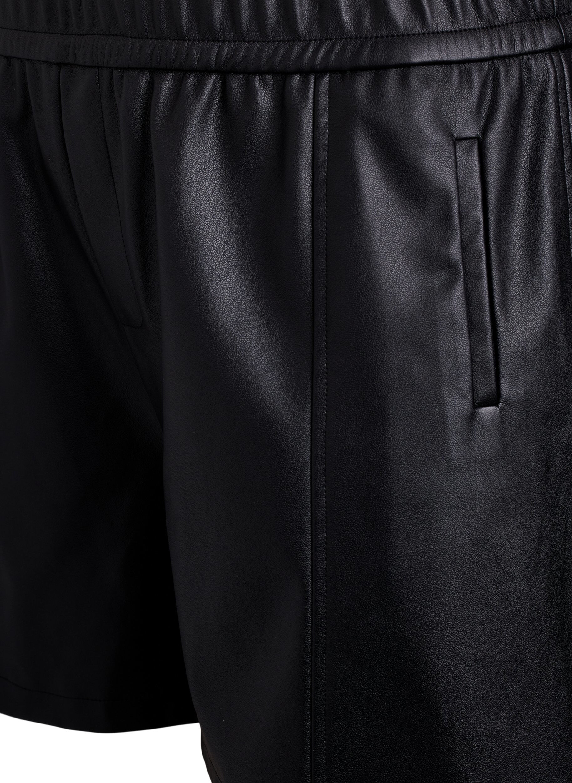 Zizzi Short ample en similicuir avec ceinture &eacute;lastique, Noir, Packshot image number 2