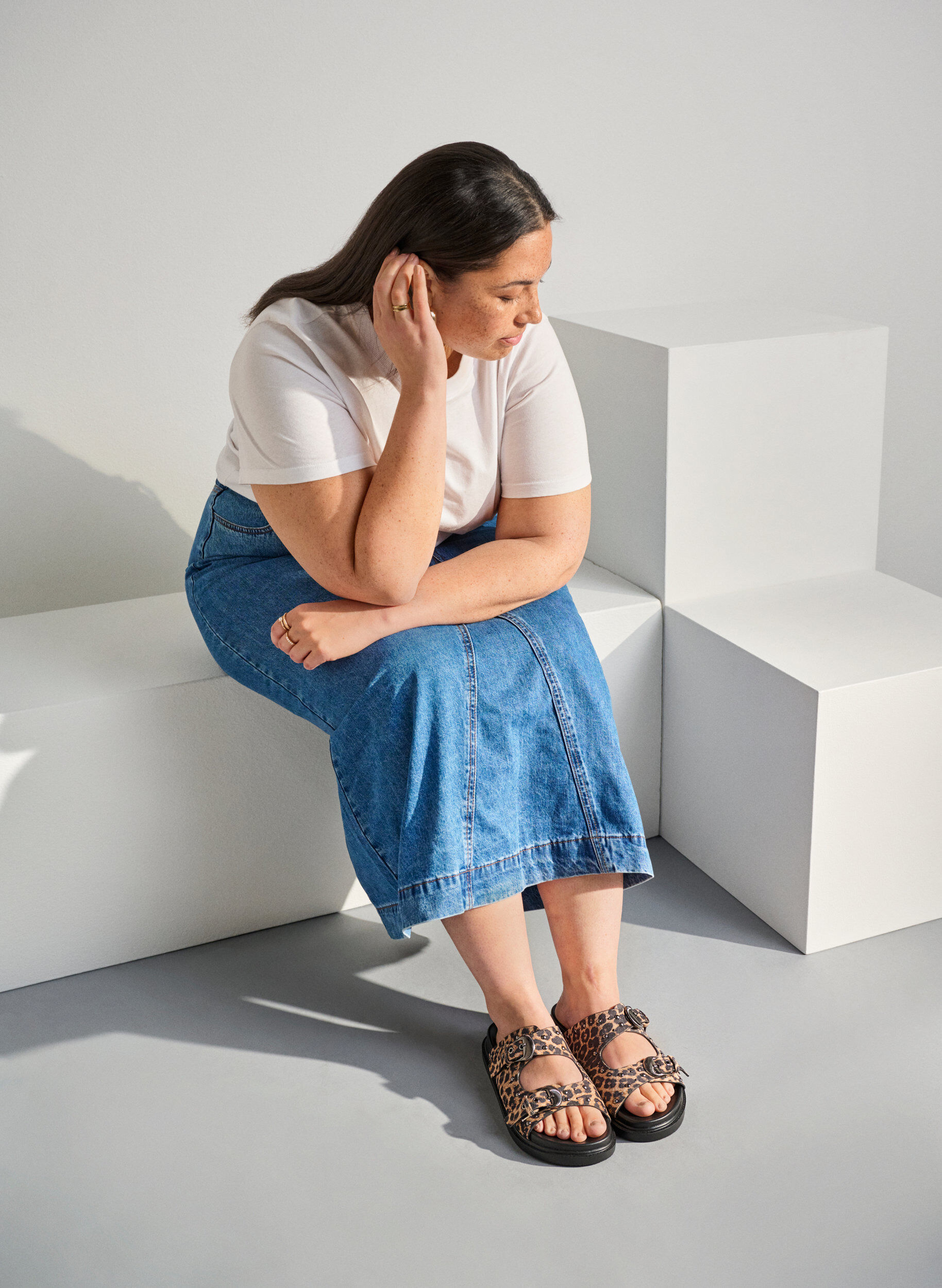 Large - Sandale &agrave; clous