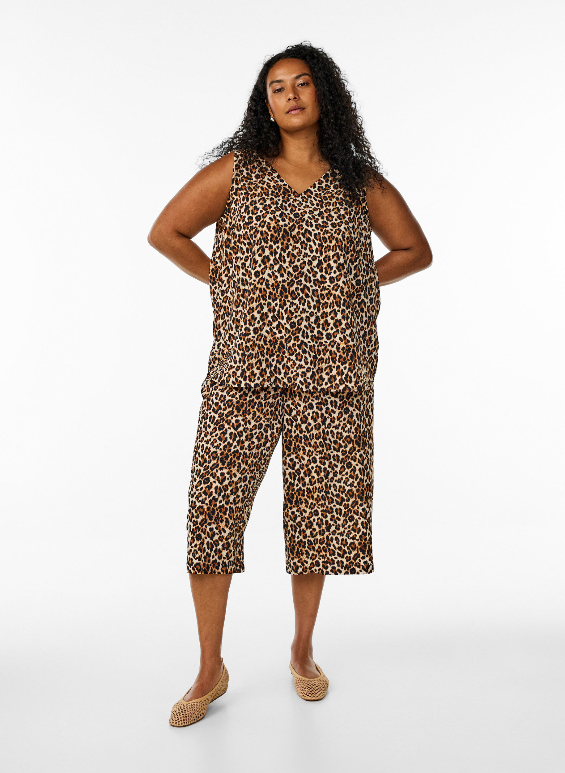 ZizziTop met print en V-hals, Bruin, Model image number 1