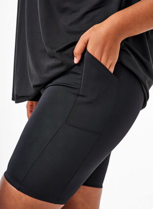 Aansluitende korte broek met hoge taille en zakken, Black, Model image number 2