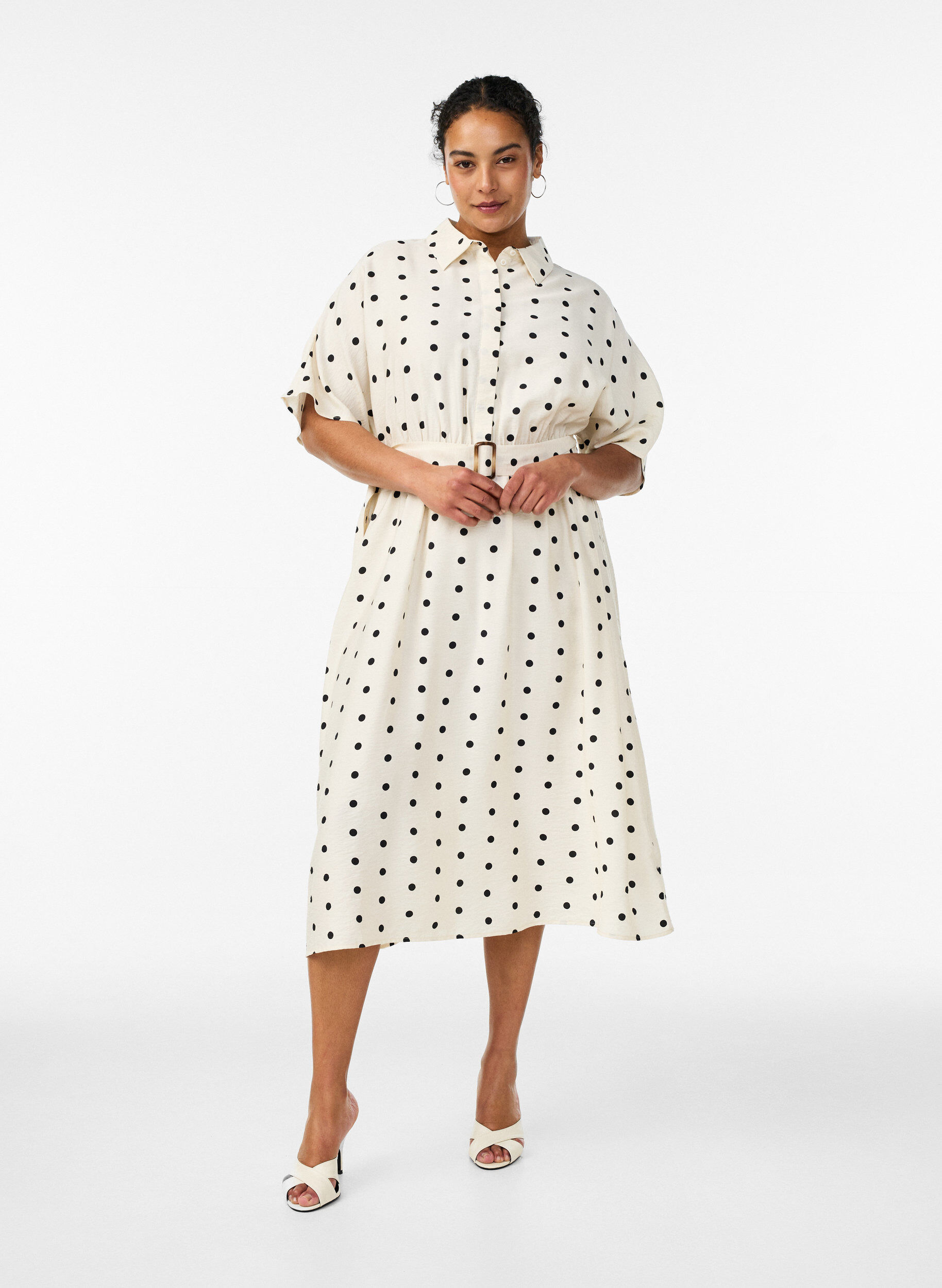 Robe chemise midi en viscose &agrave; pois, Vanille, Model