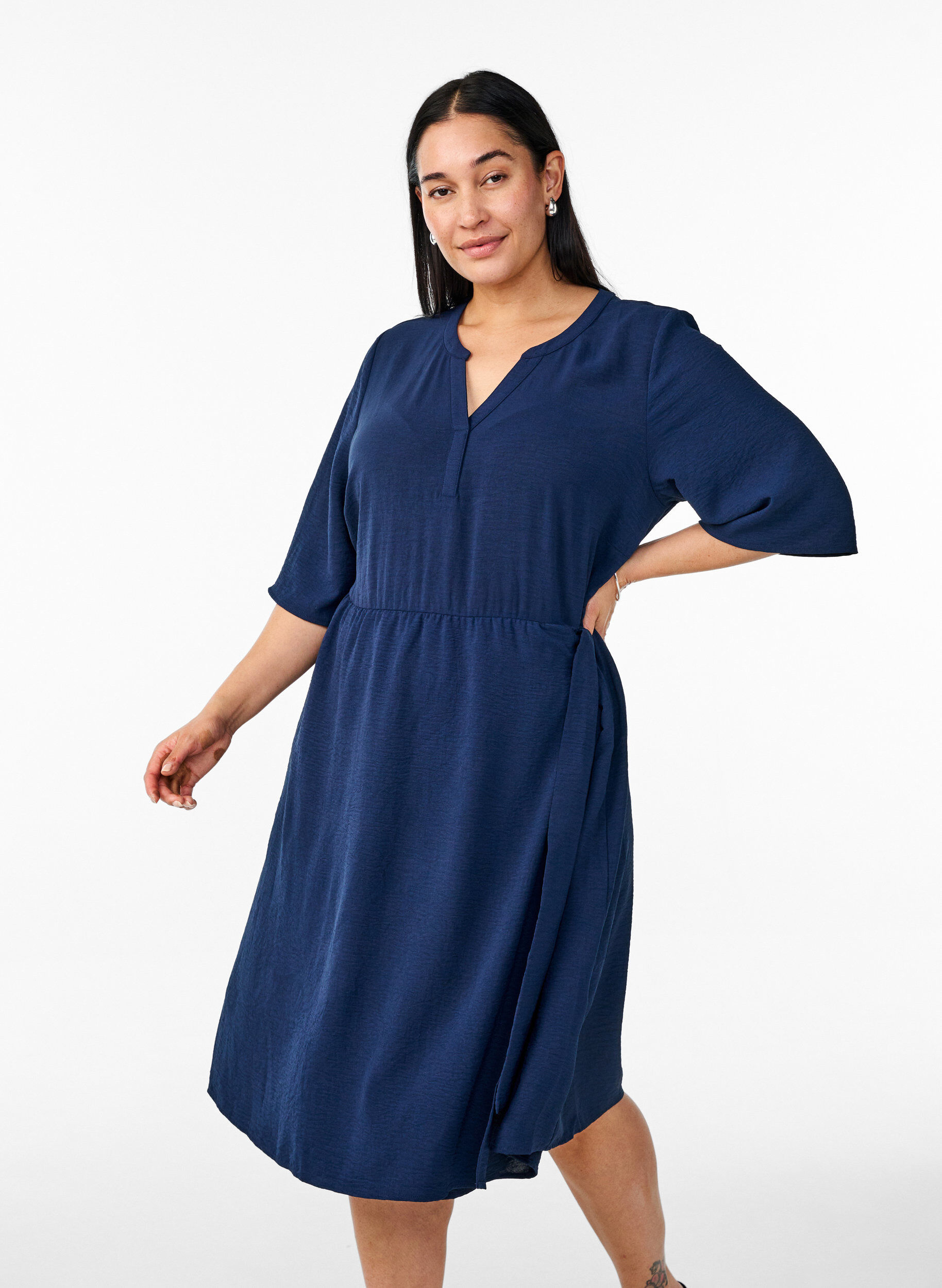 Robe mi-longue avec lien &agrave; nouer, Bleu, Model