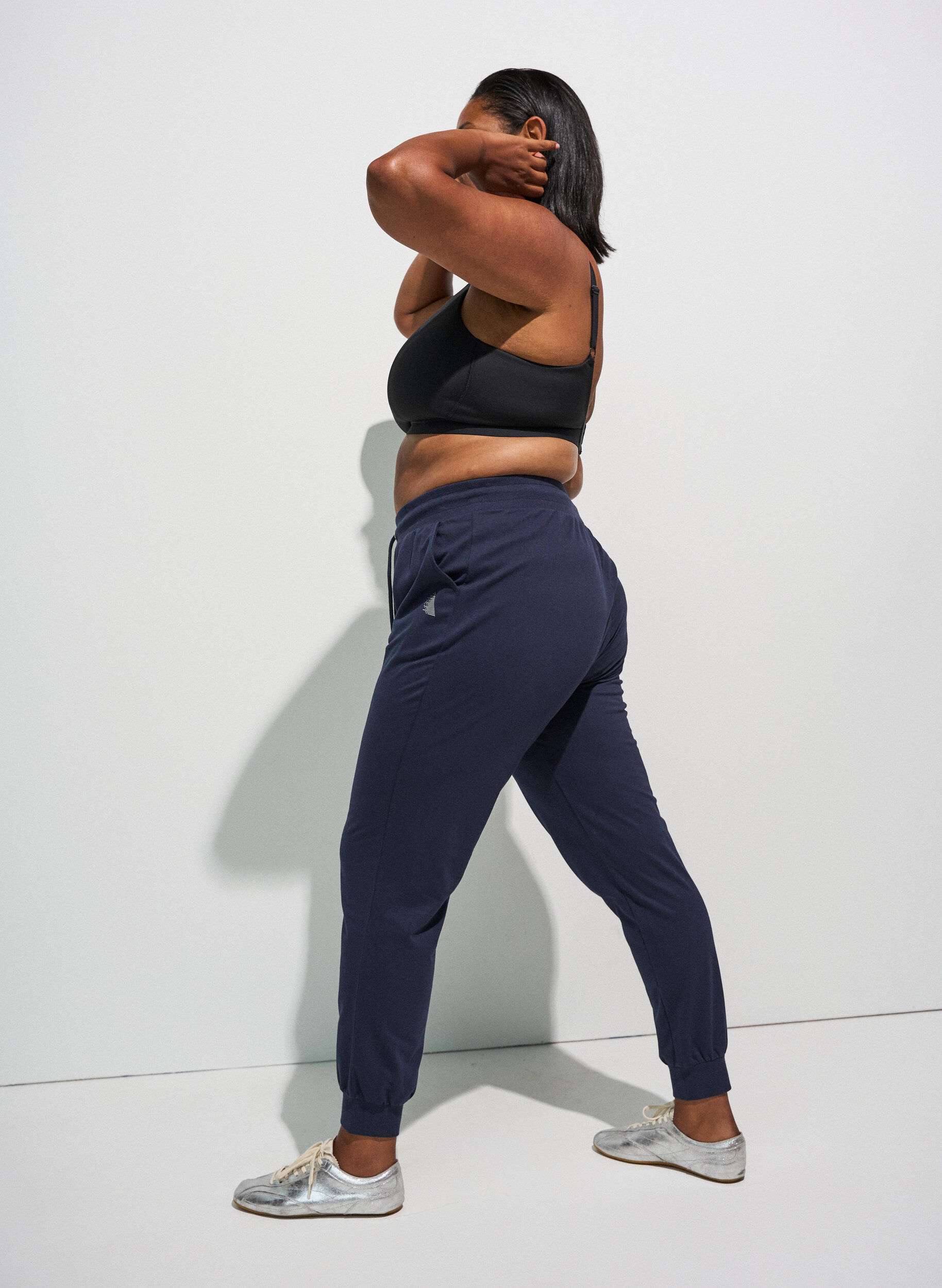 ZizziPantalon de sport ample avec des poches, Bleu, Model image number 2