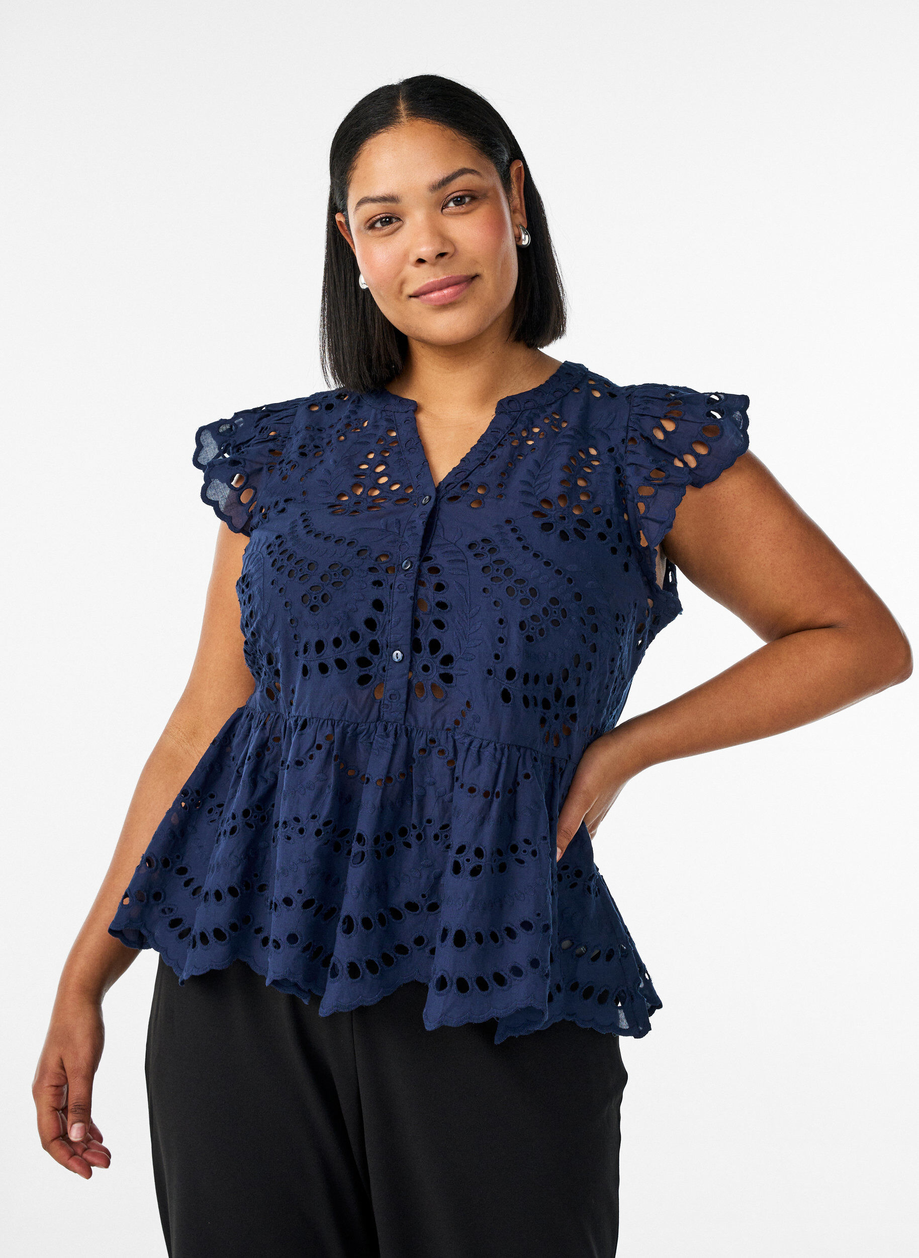 Zizzi Blouse sans manches en broderie anglaise avec volants, Bleu, Model image number 0