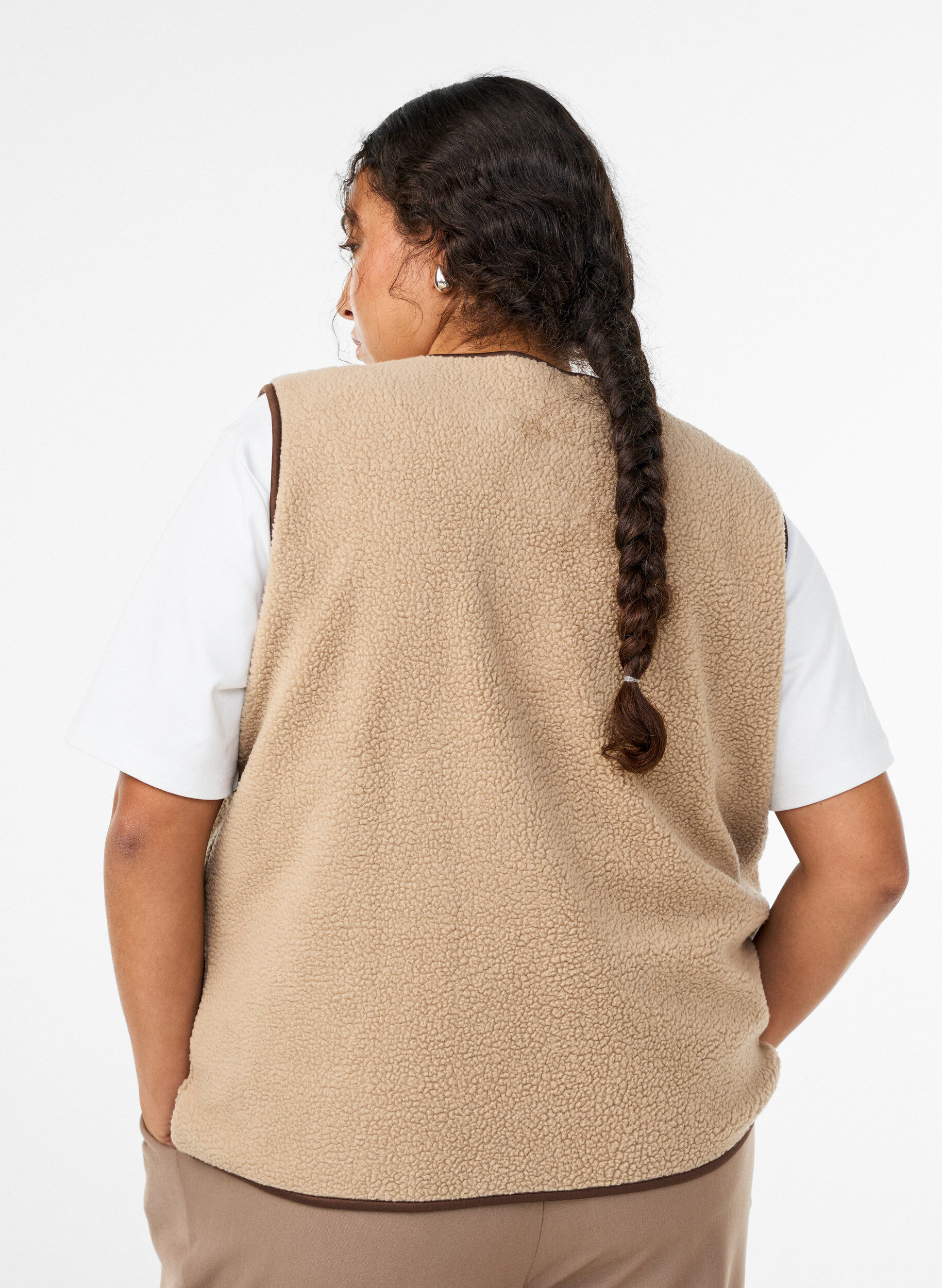 ZizziVeste sans manches en teddy avec finitions contrast&eacute;es, Beige, Model image number 2