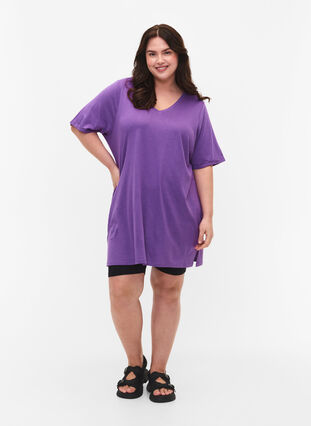 T-shirt à col en V surdimensionné de couleur unie, Deep Lavender, Model image number 2