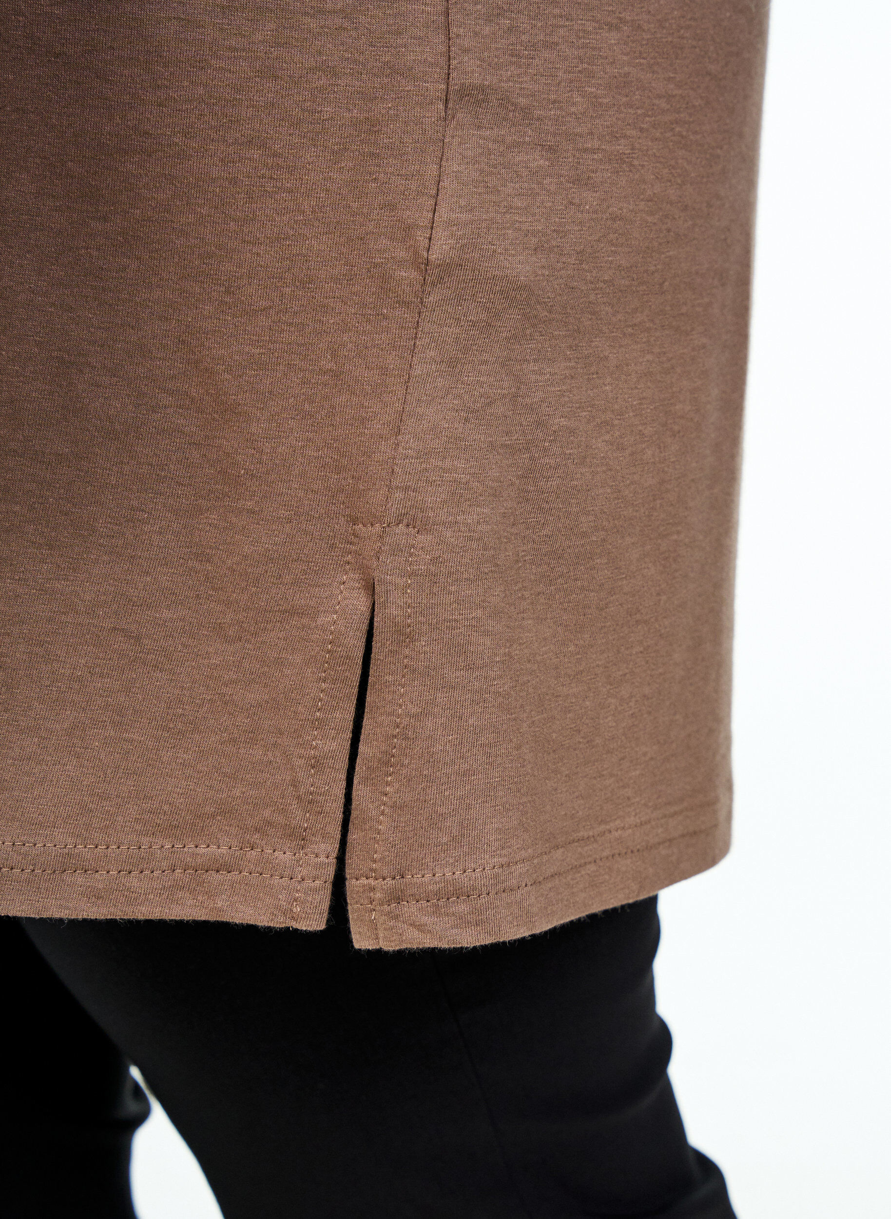 ZizziEnkelkleurig oversized T-shirt met V-hals, Bruin, Model image number 3