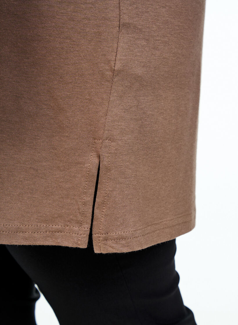 Enkelkleurig oversized T-shirt met V-hals, Bruin, Model image number 3