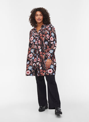 Tunique chemise fleurie en viscose, Black Flower AOP, Model image number 2