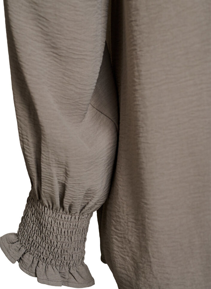 Blouse avec poignets smock&eacute;s et col en V, Beige, Packshot image number 3