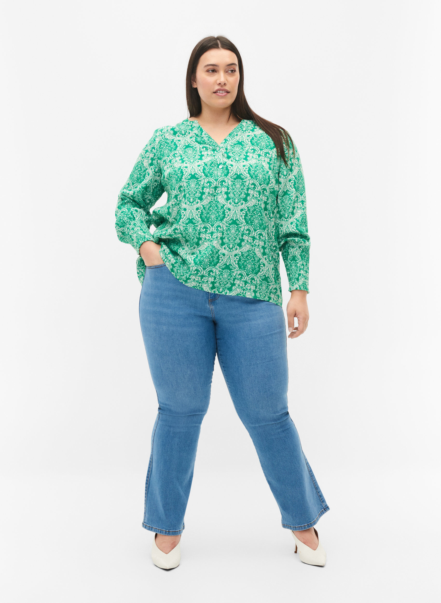 Zizzi Blouse en viscose imprim&eacute;e avec smock, Jolly Green Oriental, Model image number 2