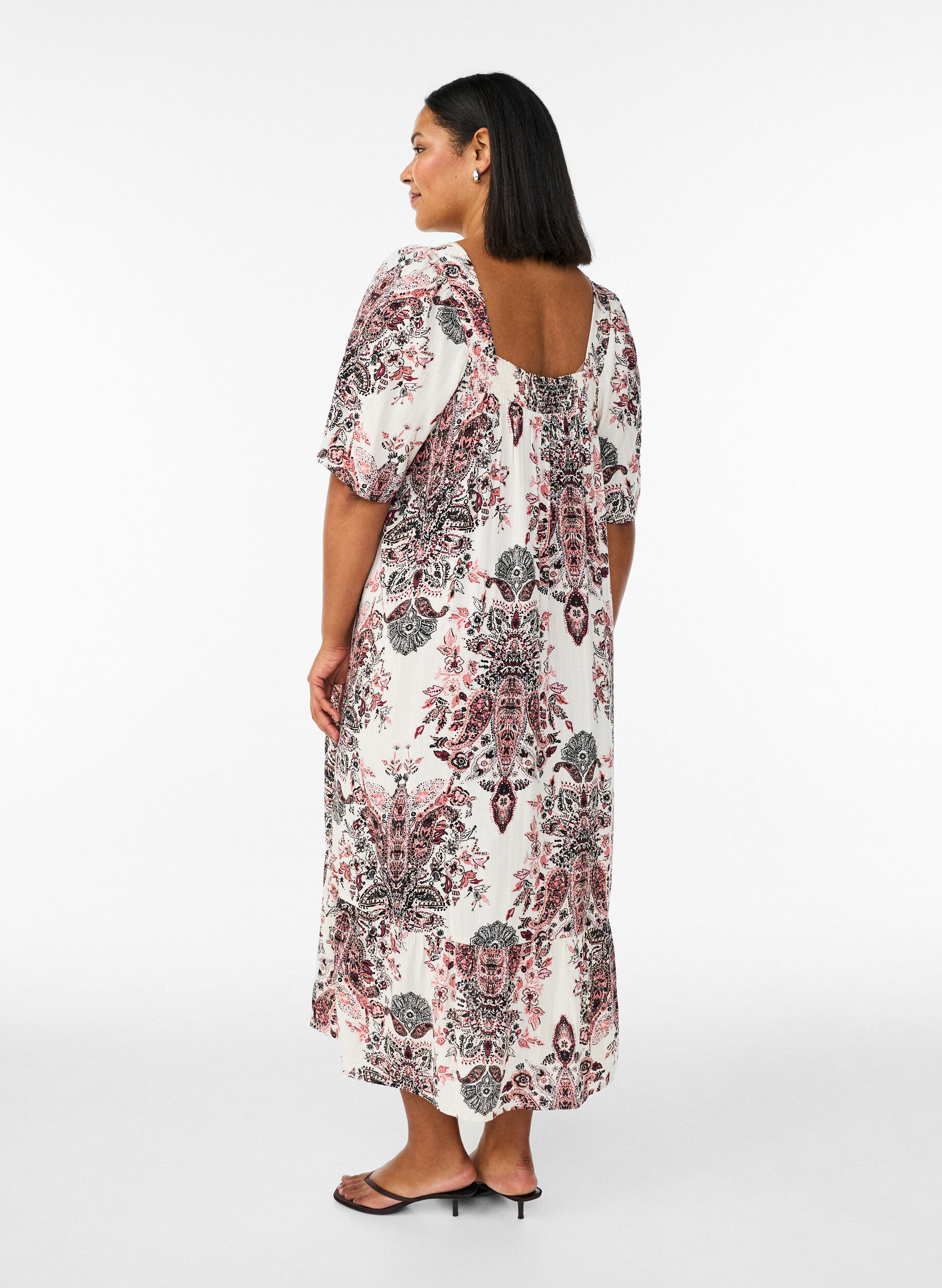 Zizzi Robe longue avec d&eacute;collet&eacute; carr&eacute; et motifs floraux, Vanille, Model image number 1