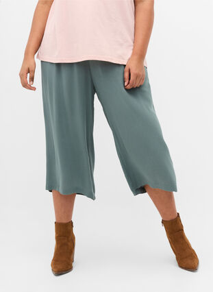 Pantalon-culotte ample en viscose, Balsam Green, Model image number 2