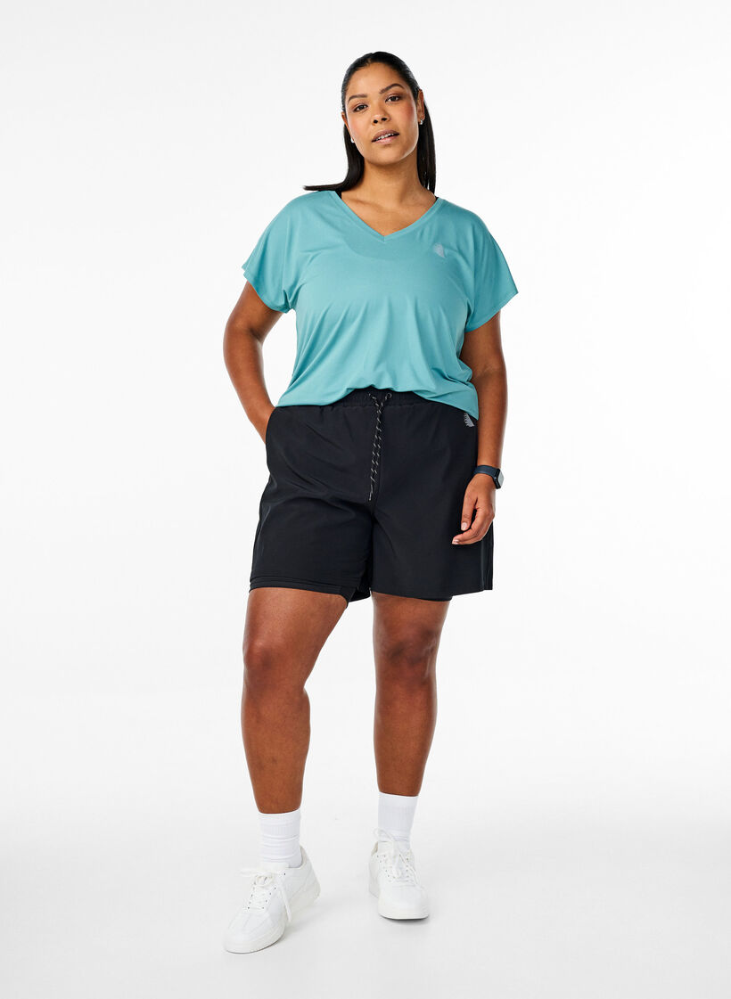 T-shirt ample de sport &agrave; col en V, Vert, Model image number 1