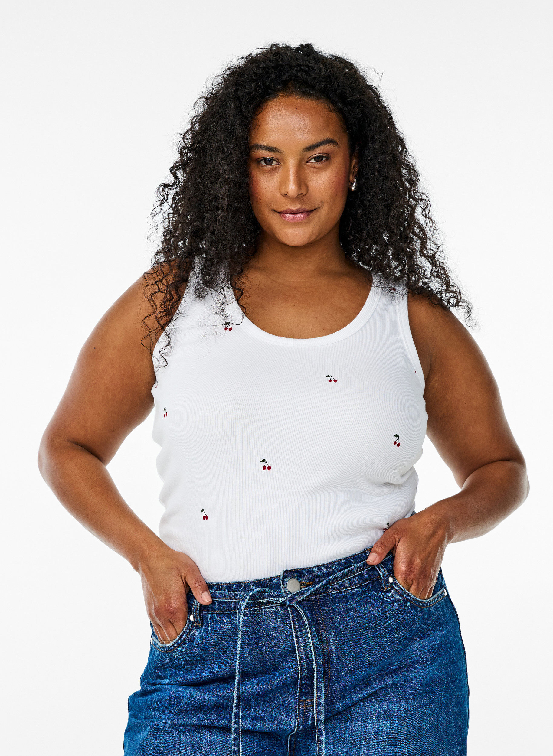 Zizzi Haut ajust&eacute; avec motif, Blanc, Model image number 0