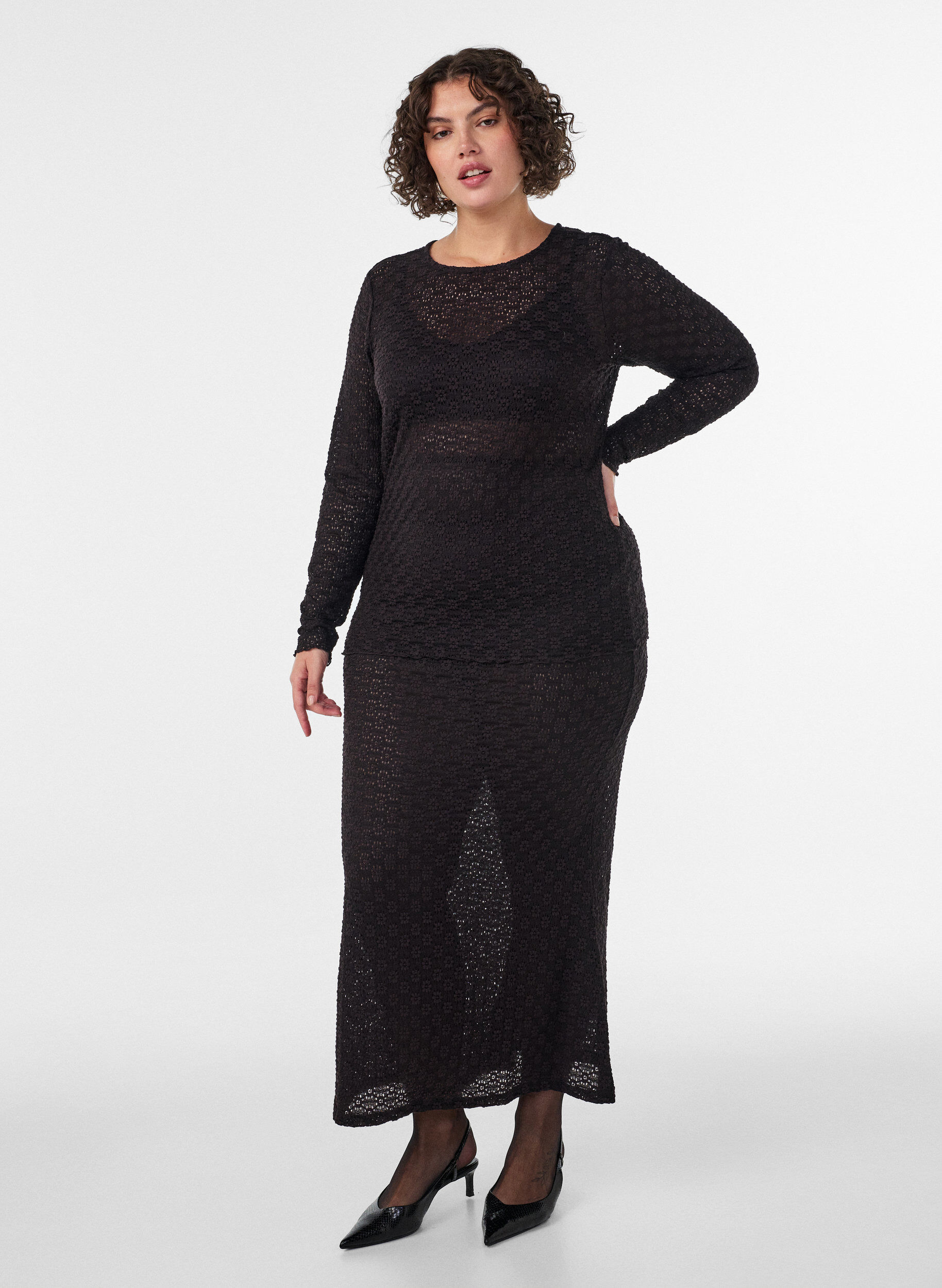 Jupe maxi avec motif &agrave; &oelig;illets, Noir, Model