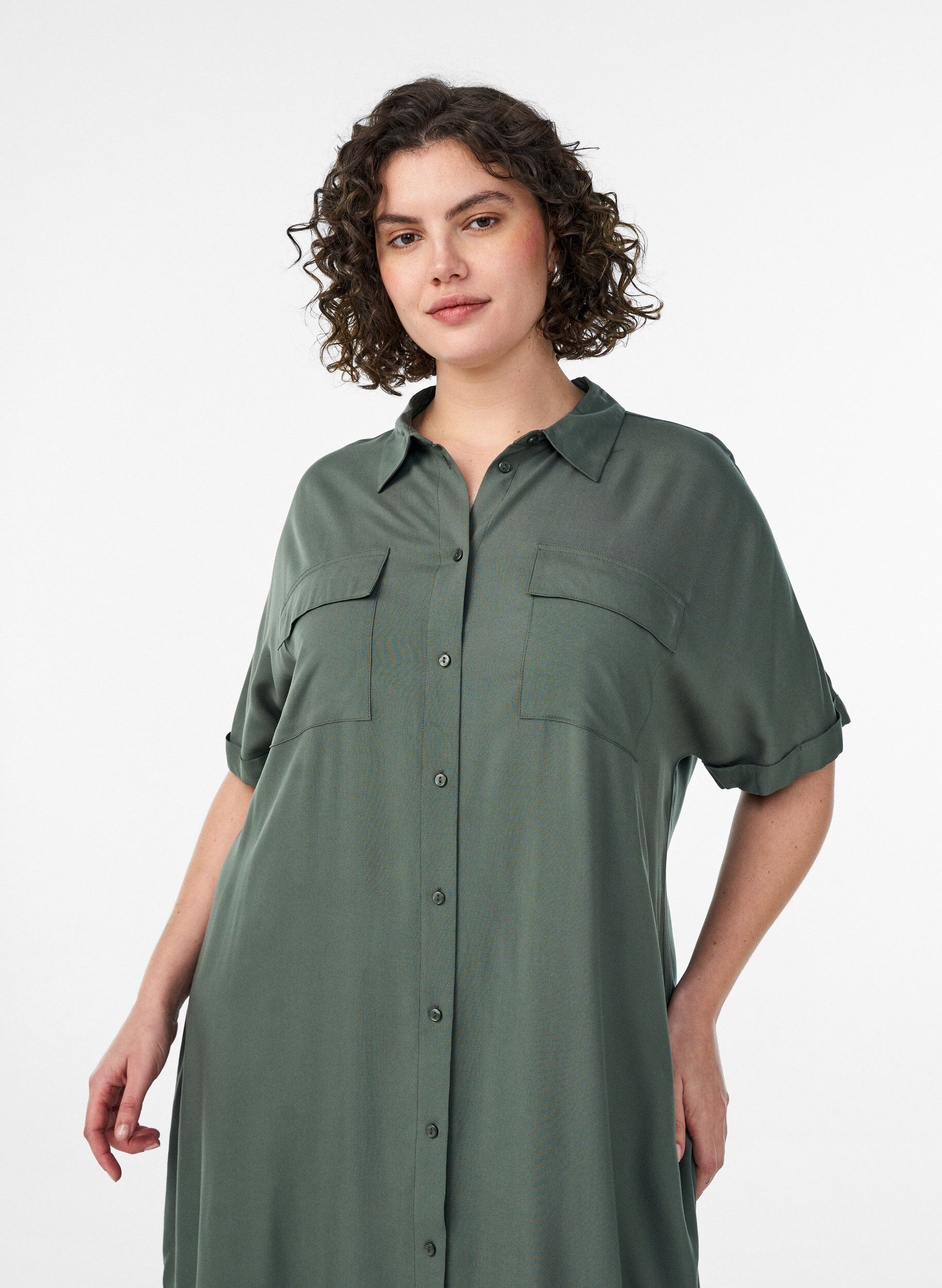 Zizzi Robe chemise longue avec manches courtes, Vert, Model image number 2